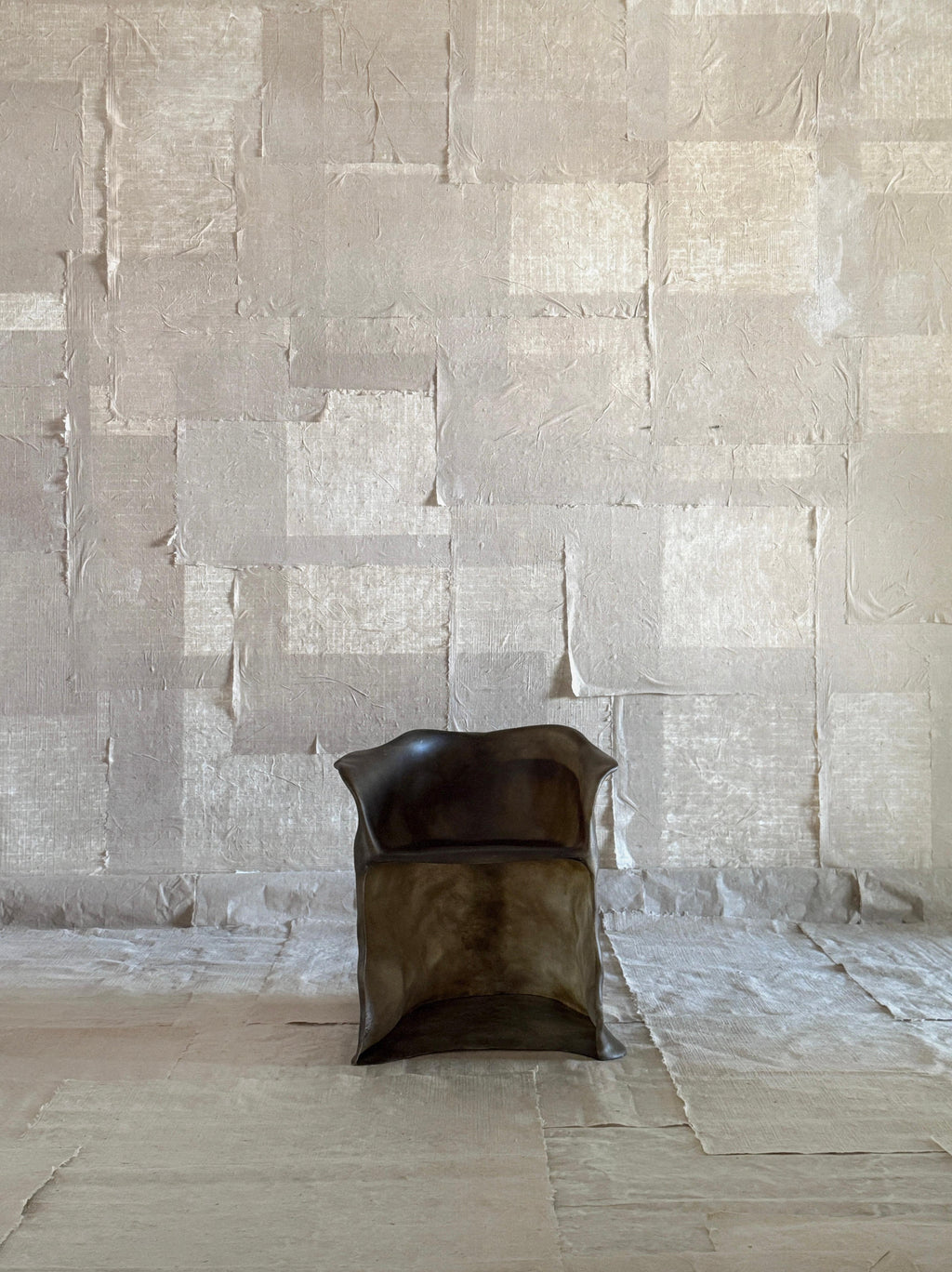 https://a.1stdibscdn.com/moss-brown-formless-fiberglass-chair-by-kar-for-sale-picture-3/f_12192/f_476199821763585734478/2C266105_FDDD_413D_9455_9DC0500C13B1_2_master.jpg
