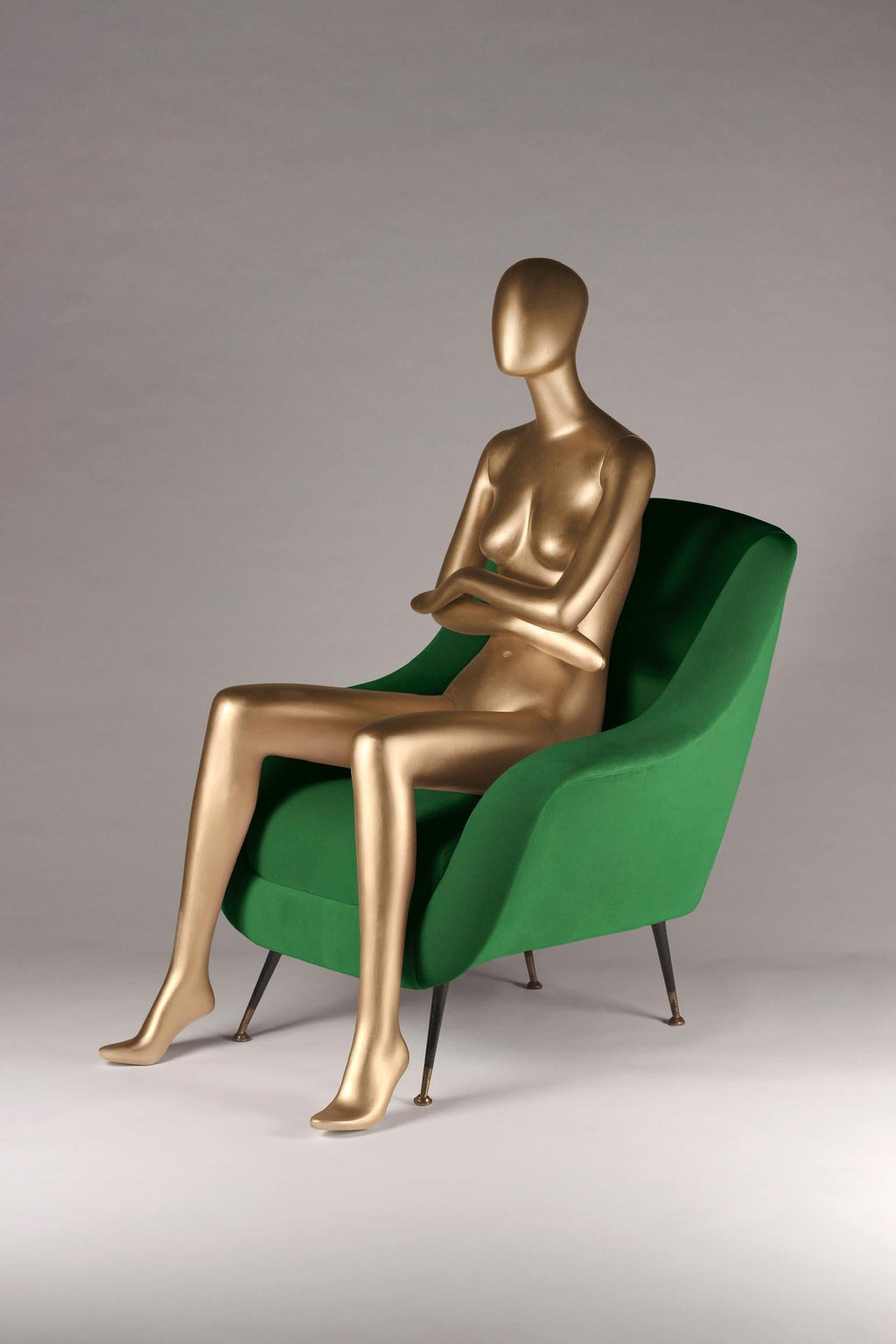 https://a.1stdibscdn.com/mid-century-style-italian-lounge-chair-moss-green-for-sale-picture-3/f_28683/f_156472921565963505533/2E7D0416_2CB9_4997_8EB5_1353ACAF7AA0_master.jpeg
