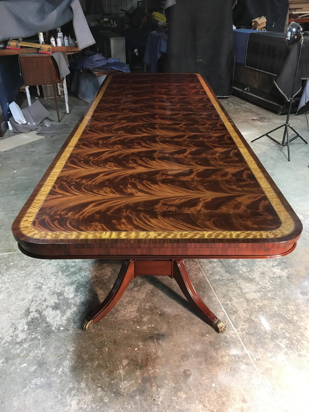 https://a.1stdibscdn.com/large-mahogany-regency-style-banquet-table-by-leighton-hall-for-sale-picture-3/f_44162/f_13537312/2F83FD51_D8E2_48EB_BF24_1550251426724_master.jpeg