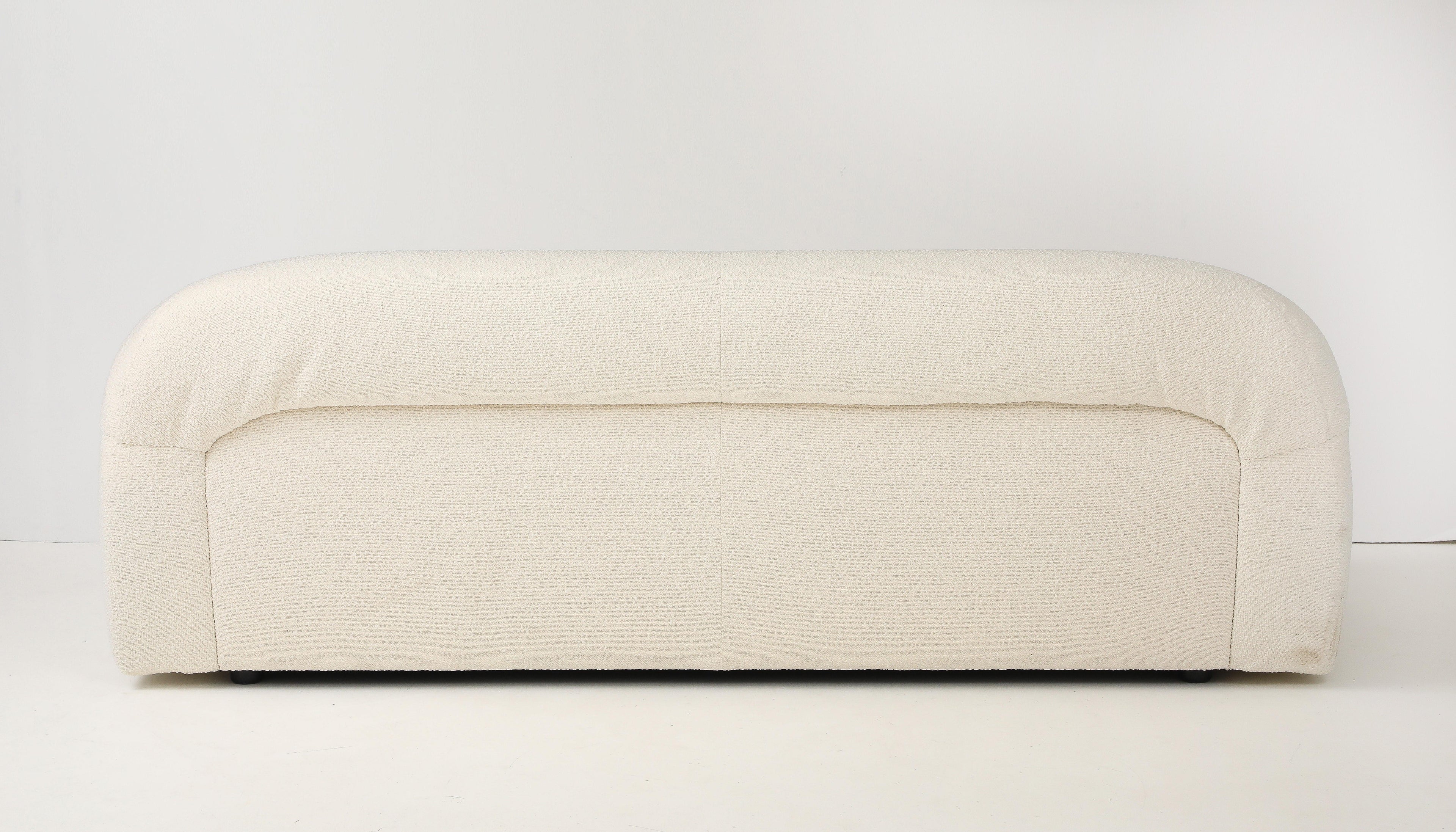 https://a.1stdibscdn.com/sofa-in-the-style-of-george-bighinello-for-eurosalotto-in-ivory-boucle-italy-for-sale-picture-7/f_8874/f_452337621748536466475/2P6A6288_master.jpg