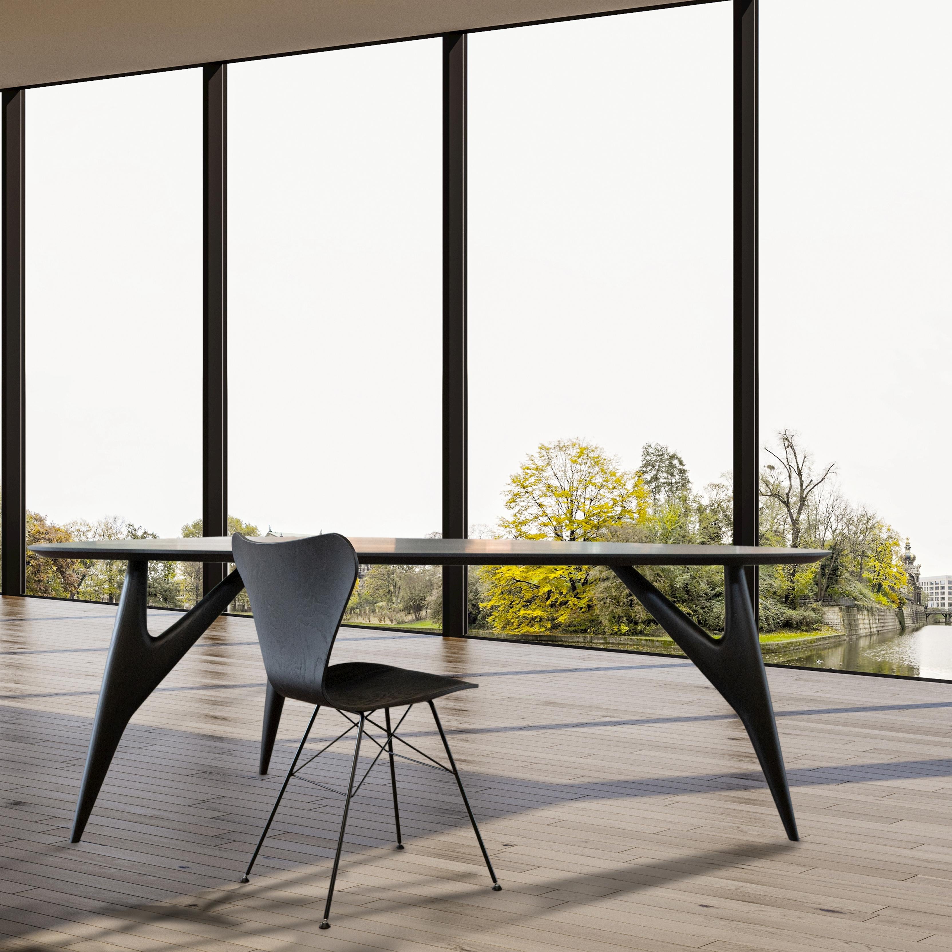 https://a.1stdibscdn.com/ted-nero-italian-black-ash-dining-table-with-designer-tri-leg-base-for-sale-picture-9/f_106082/f_466539021757800614874/2_Detail_of_Sculpted_Ash_Wood_Dining_Table_Black_Designer_Finish_master.jpg