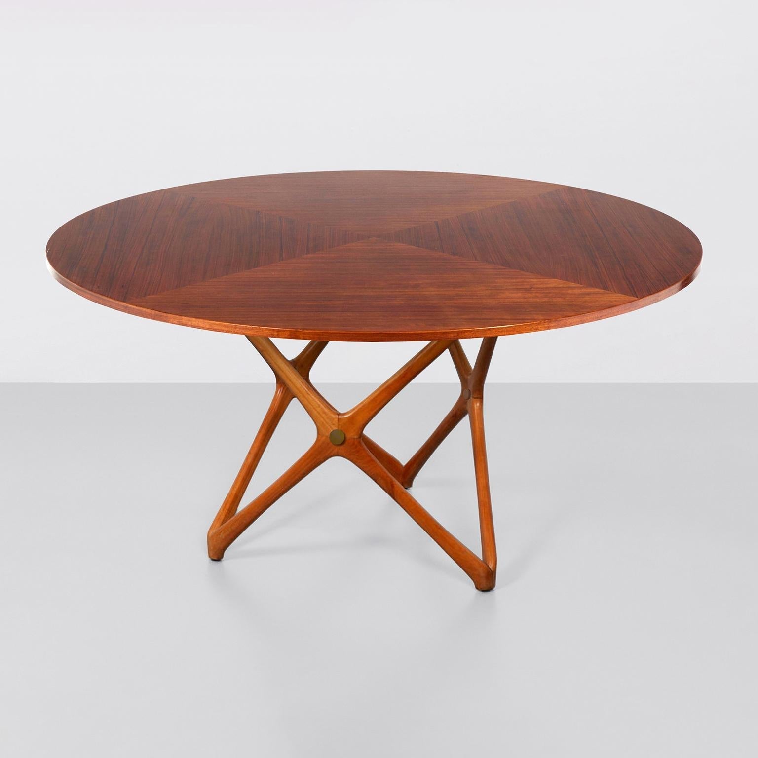 https://a.1stdibscdn.com/round-dining-center-table-solid-wood-base-structure-veneered-wood-top-bespoke-for-sale-picture-3/f_19723/f_457929221752053406826/2_MODERN_XX_GMD_Berlin_runder_Holztisch_round_wooden_table_2025_master.jpg