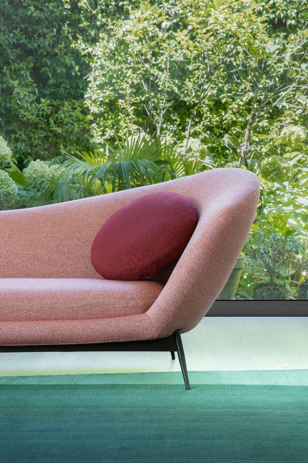 https://a.1stdibscdn.com/oltremare-sofa-in-red-upholstery-and-matt-black-legs-by-antonio-marras-for-sale-picture-3/22569652/f_265553121639635786971/2_SABA_Oltremare_BeppeBrancato_master.jpg