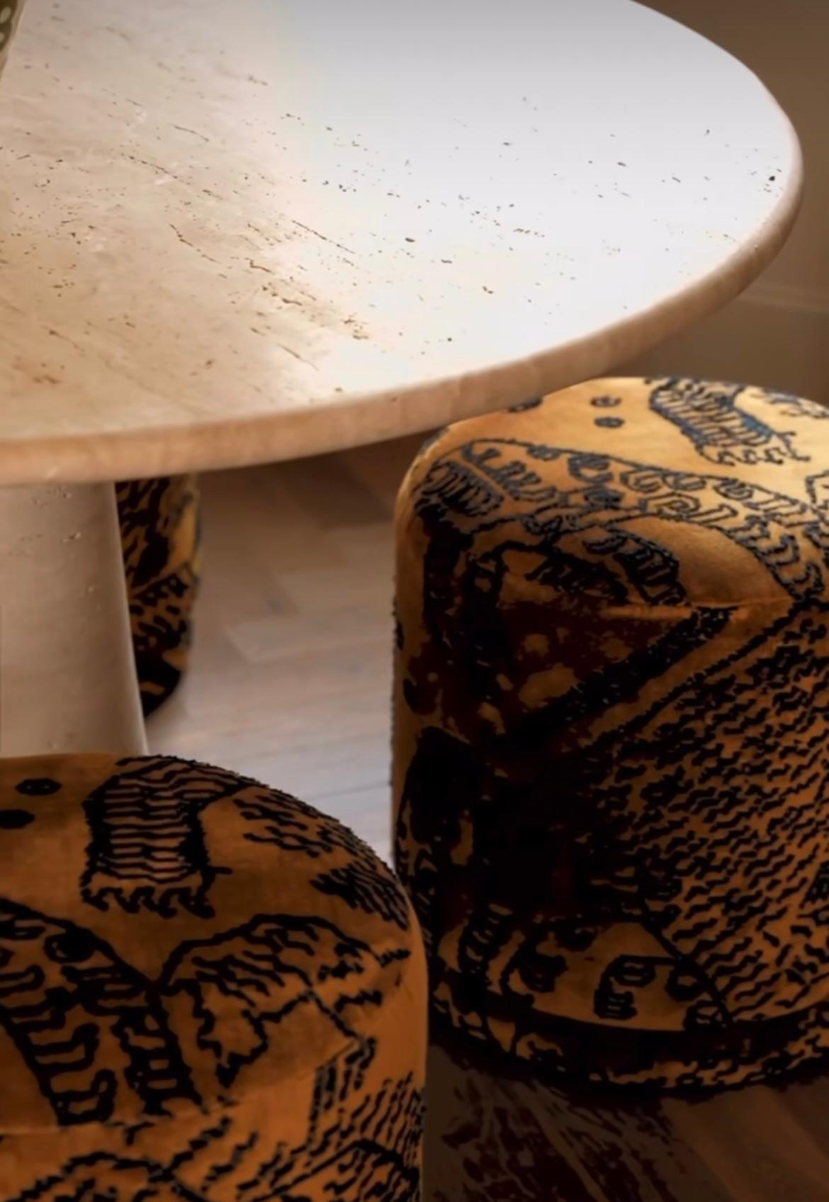https://a.1stdibscdn.com/cream-travertine-round-dining-table-in-the-style-of-1970-angelo-mangiarotti-for-sale-picture-3/f_80522/f_331482421727181119607/2_Travertine_120cm_Detail_master.jpg