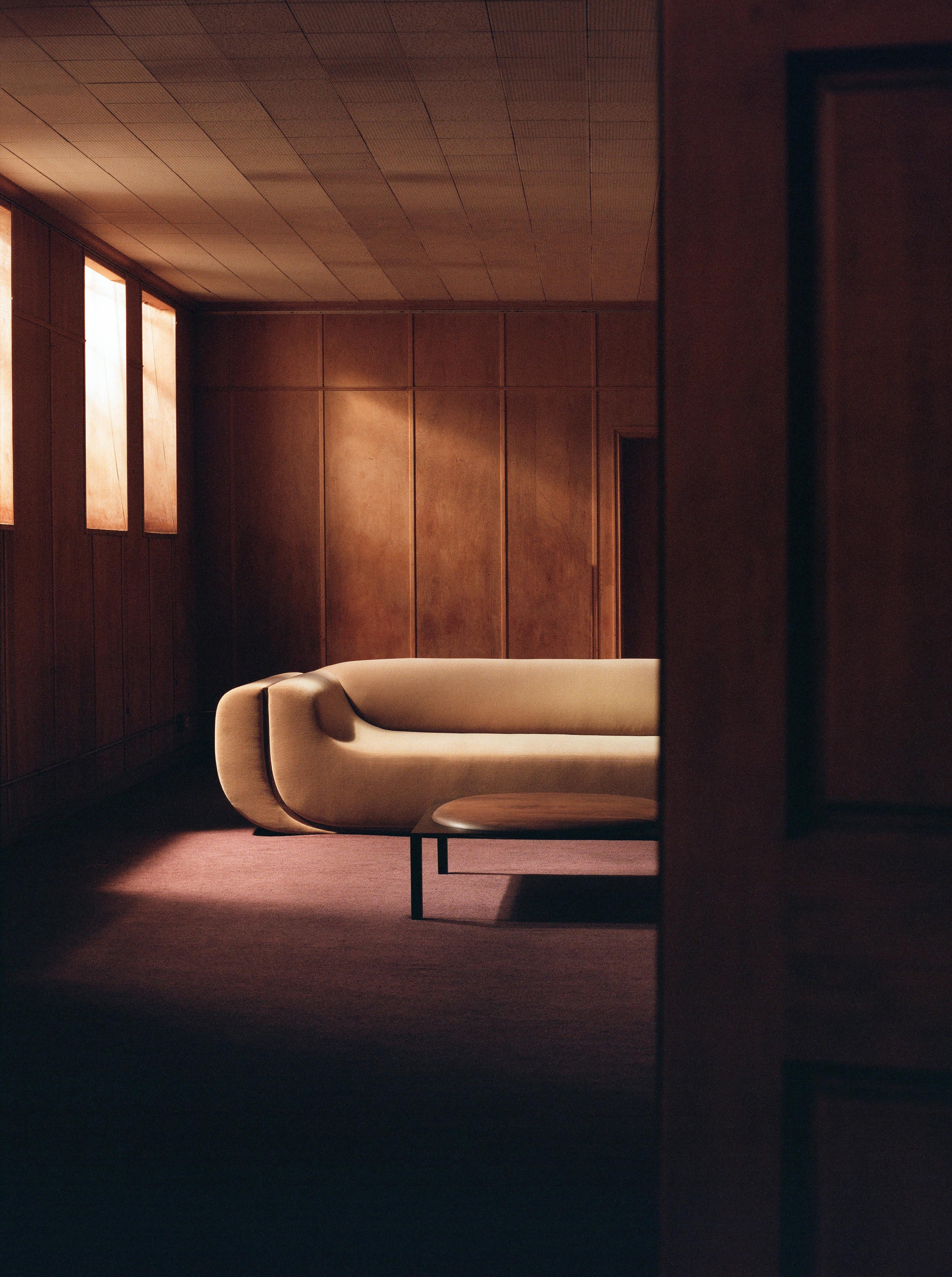 https://a.1stdibscdn.com/linea-sofa-com-upholstered-with-walnut-detail-by-estudio-persona-for-sale-picture-3/f_23783/f_315333321730935275957/2_master.jpg