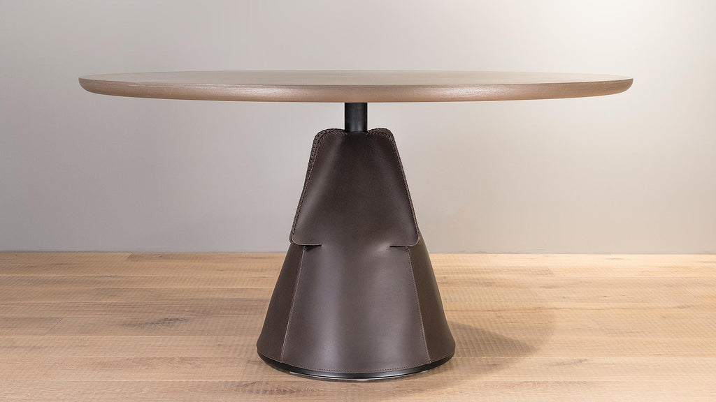 https://a.1stdibscdn.com/de-sede-ds-615-92a-small-dining-table-in-metal-brass-top-by-mario-ferrarini-for-sale-picture-2/22569652/f_324461421674813085832/2_master.jpg