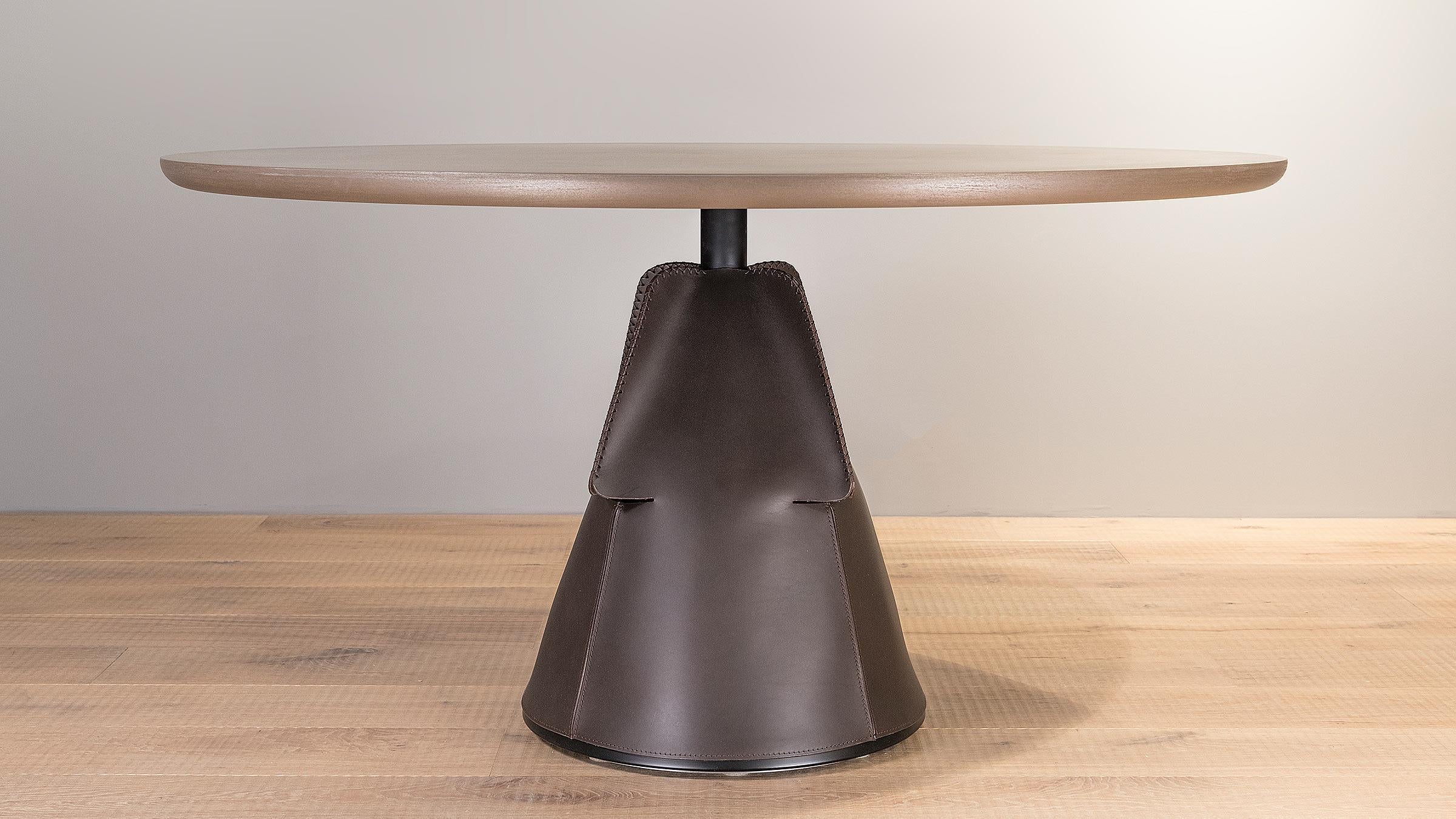 https://a.1stdibscdn.com/de-sede-ds-615-92a-small-dining-table-in-metal-brass-top-by-mario-ferrarini-for-sale-picture-2/22569652/f_324461421674813085832/2_master.jpg