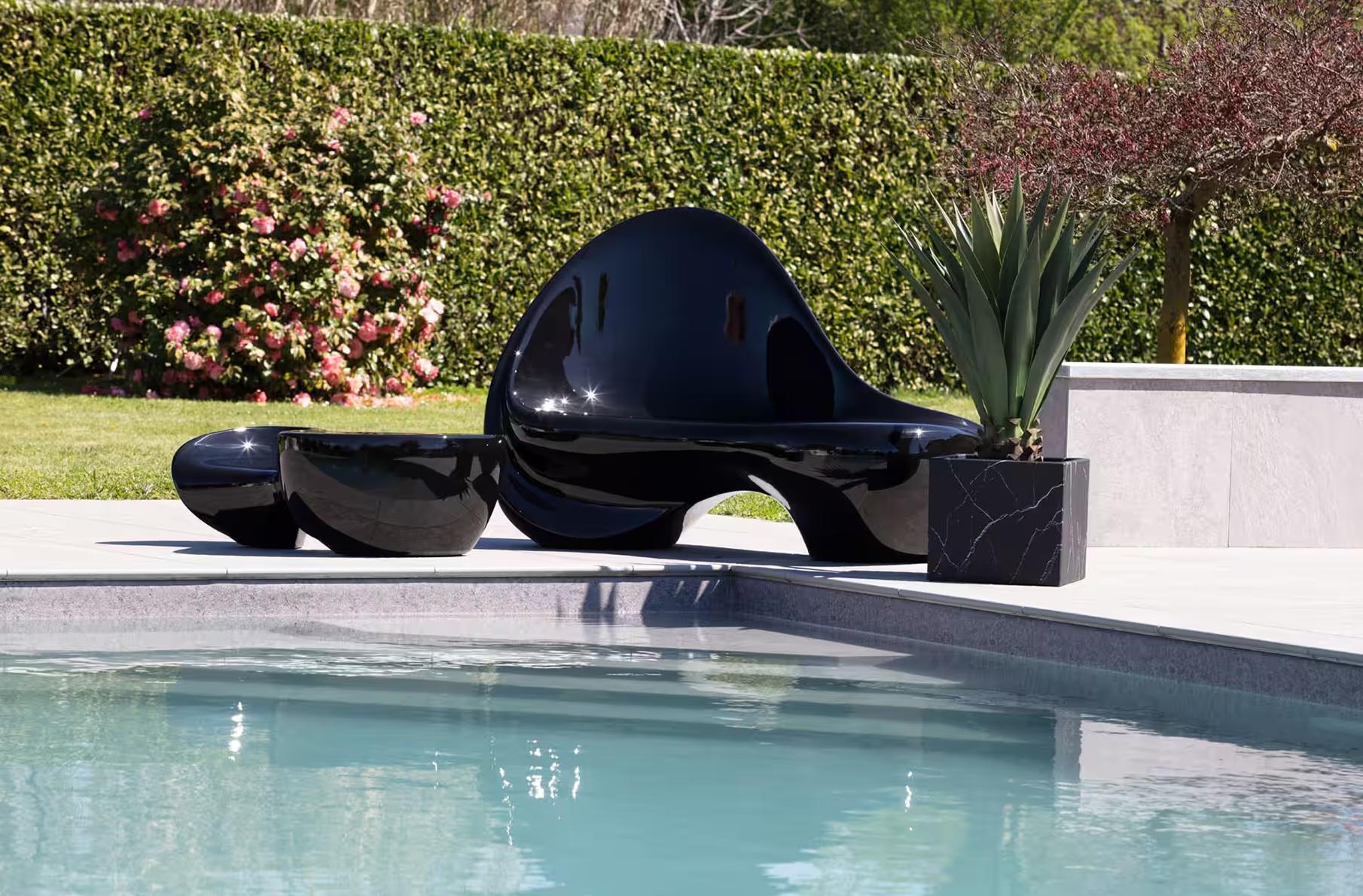 https://a.1stdibscdn.com/serralunga-ripple-sofa-glossy-black-lacquered-design-zaha-hadid-architects-for-sale-picture-2/f_105752/f_492543321773690817935/2_master.jpg