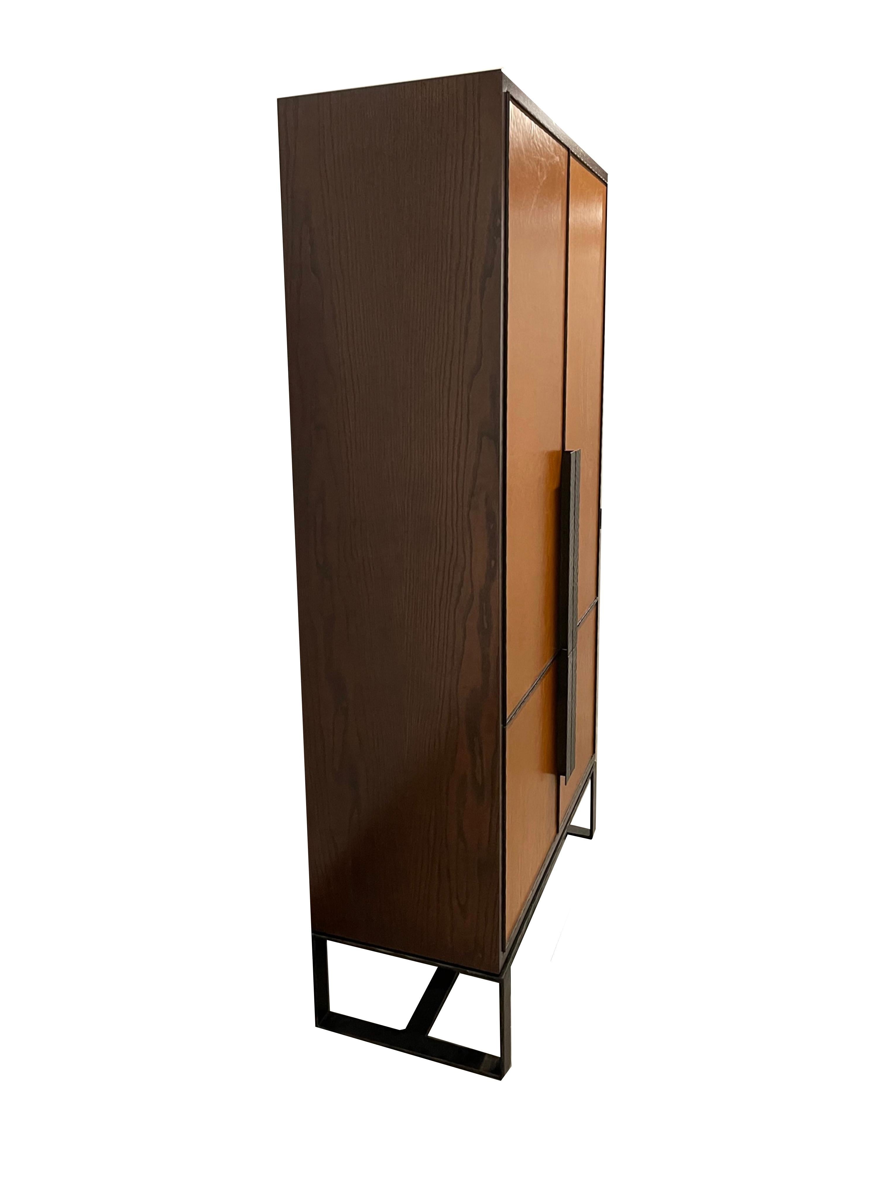 https://a.1stdibscdn.com/custom-chelsea-leather-bar-cabinet-by-ercole-home-for-sale-picture-2/f_42371/f_263222521638207379784/2_master.jpg