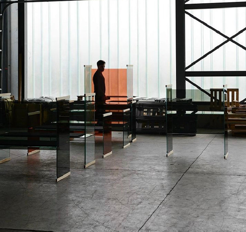 https://a.1stdibscdn.com/glas-italia-diapositive-sofa-141-cm-555-in-glass-ronan-erwan-bouroullec-for-sale-picture-4/f_105752/f_495388721775414342426/2_master.jpg