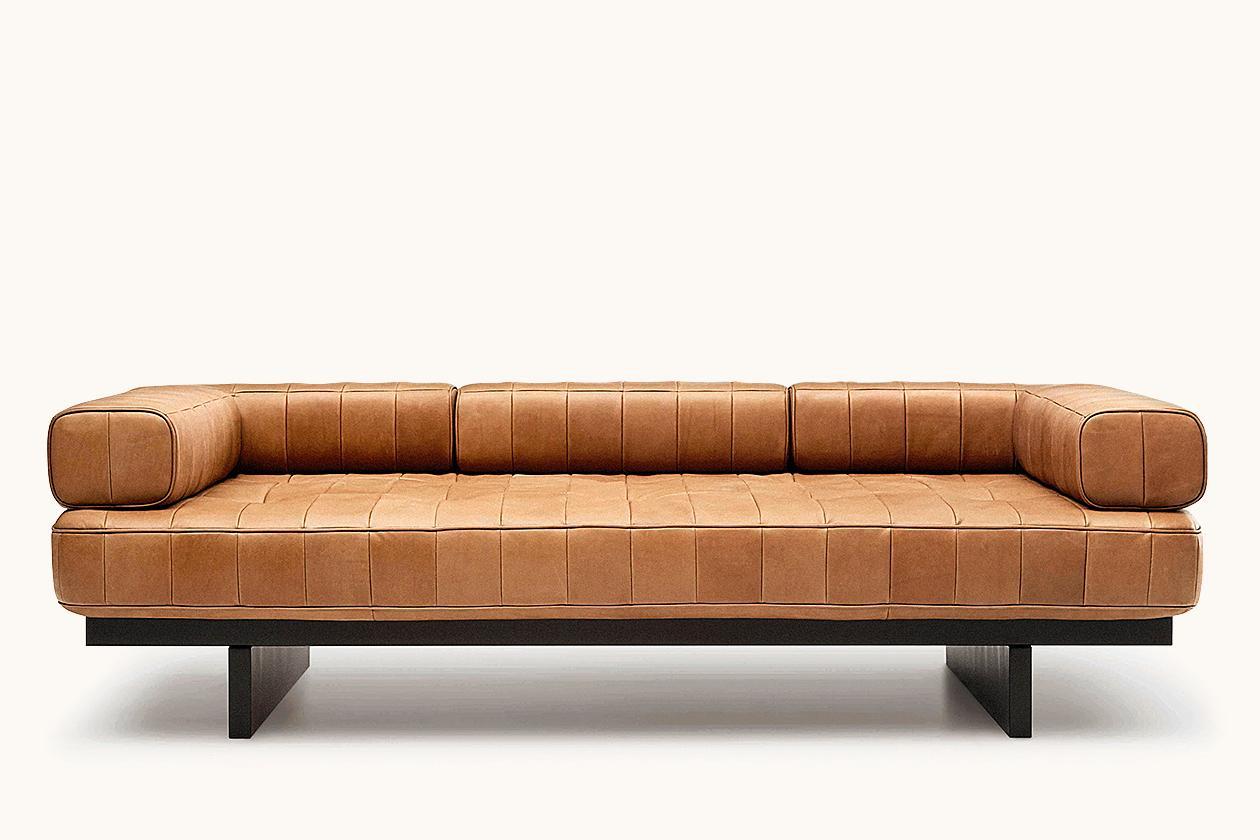 https://a.1stdibscdn.com/de-sede-ds-80-three-seat-sofa-in-naturale-cuoio-leather-for-sale-picture-2/f_16392/f_476872421763997110825/2_master.jpg