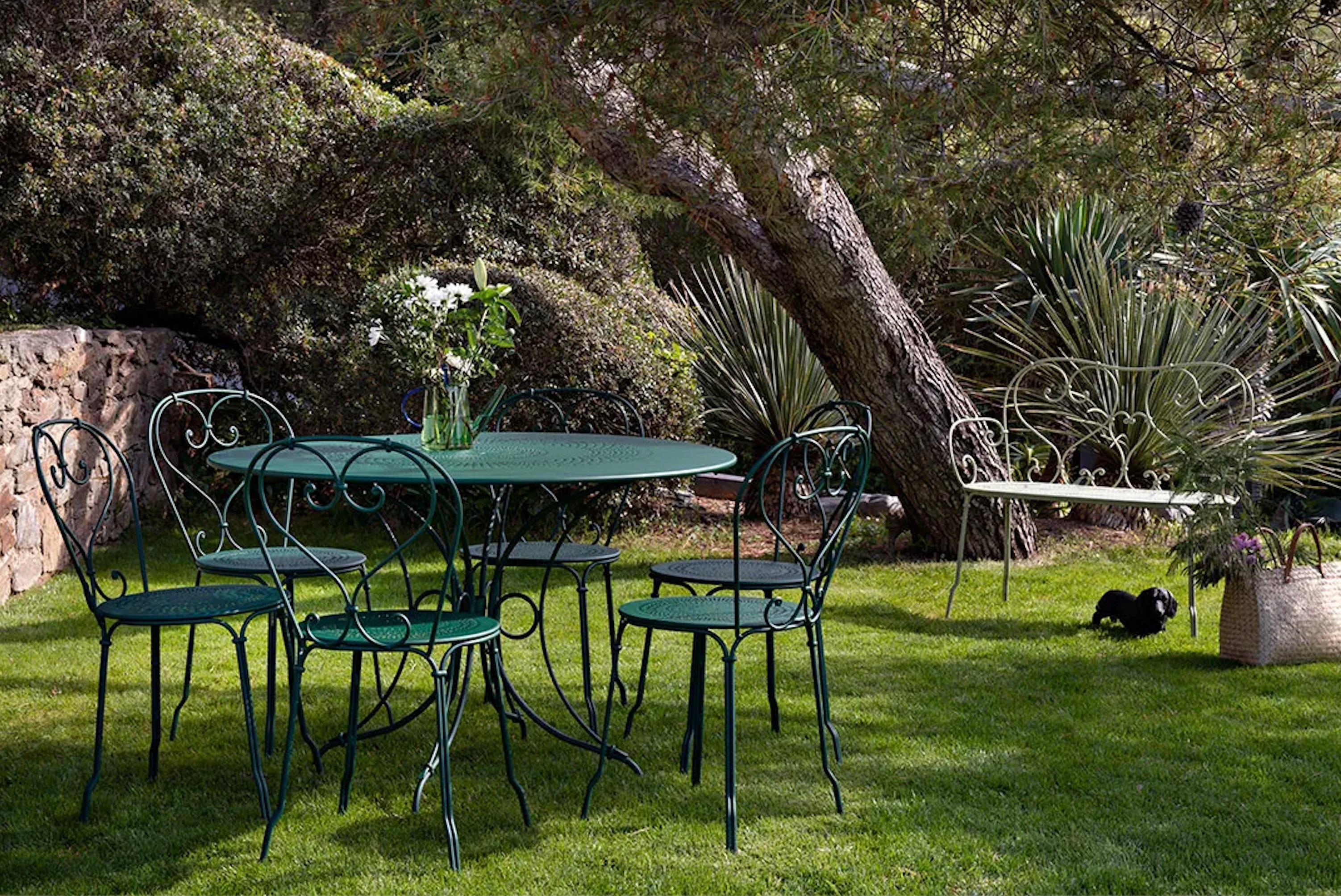 https://a.1stdibscdn.com/fermob-1900-chair-pesto-set-of-2-chairs-for-sale-picture-3/f_105752/f_484425721769077933915/2_master.jpg
