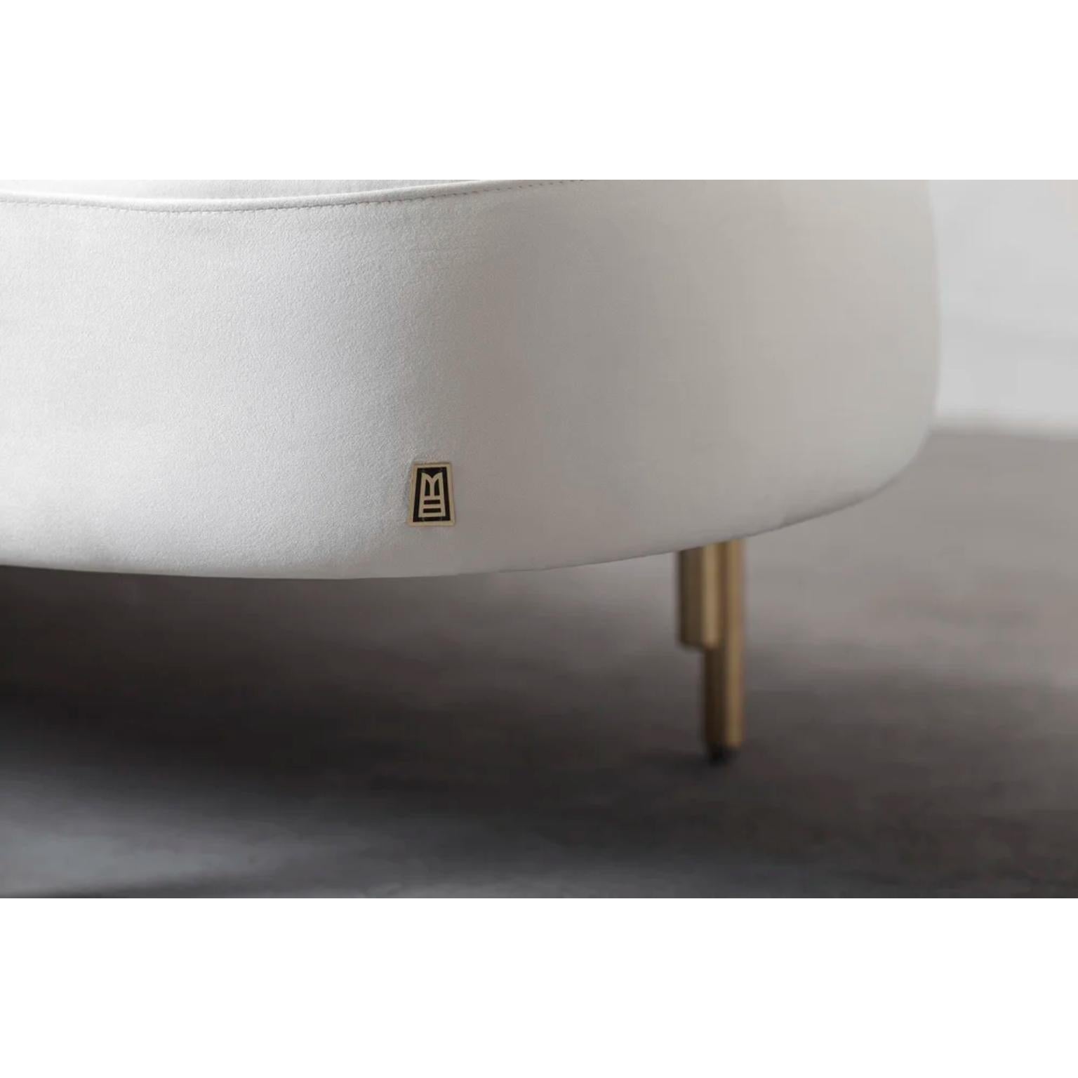 https://a.1stdibscdn.com/sitiera-3-seater-sofa-in-ivory-velvet-upholstery-aged-brass-by-estudio-andean-for-sale-picture-3/f_12192/f_468701121759247434639/2_master.jpg