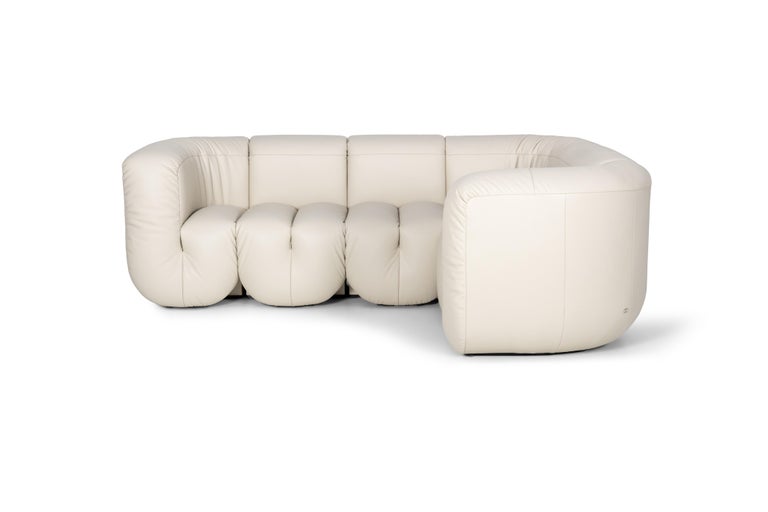 https://a.1stdibscdn.com/de-sede-ds-707-modular-sofa-in-perla-leather-upholstery-by-philippe-malouin-for-sale-picture-2/22569652/f_324030721674622815806/2_master.jpg?width=768