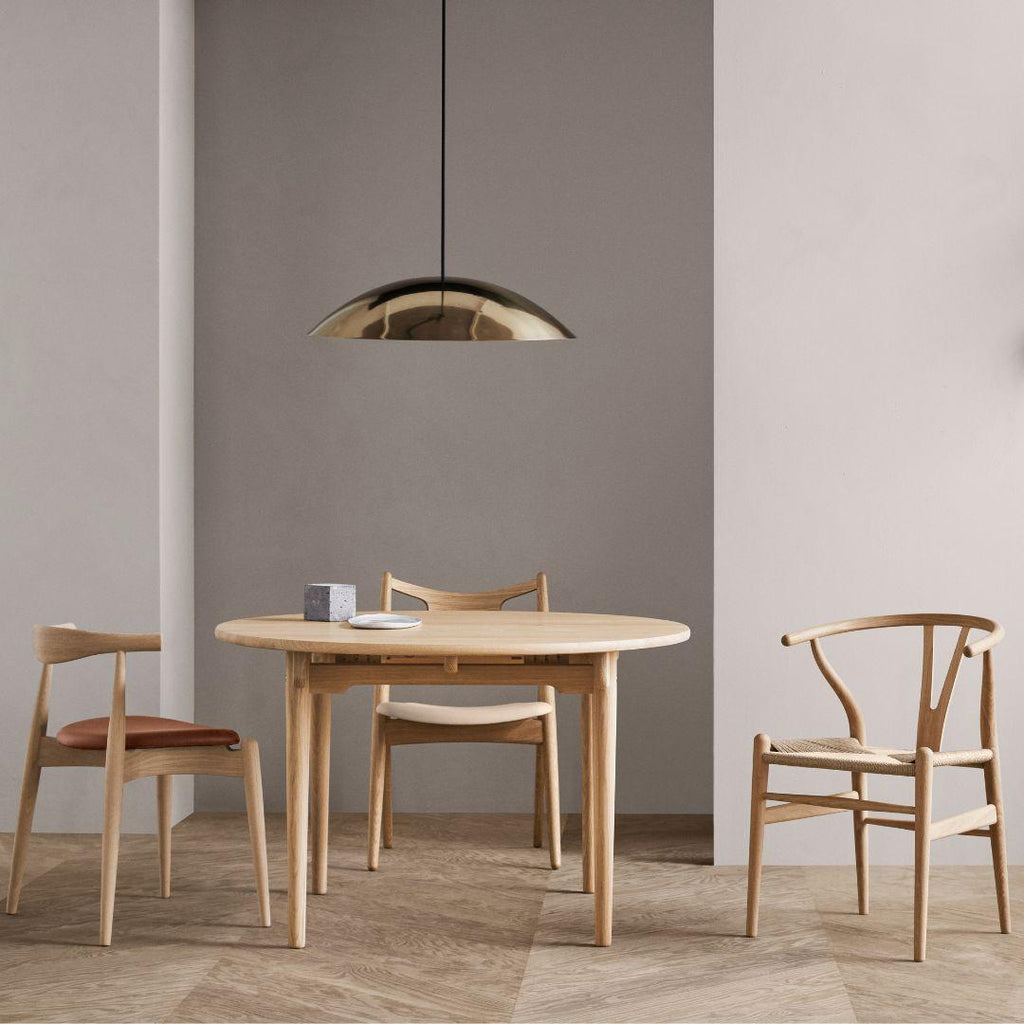 https://a.1stdibscdn.com/hans-j-wegner-ch24-wishbone-chair-in-oak-white-oil-for-carl-hansen-son-for-sale-picture-3/f_14472/f_317027721670878654043/2_master.jpg