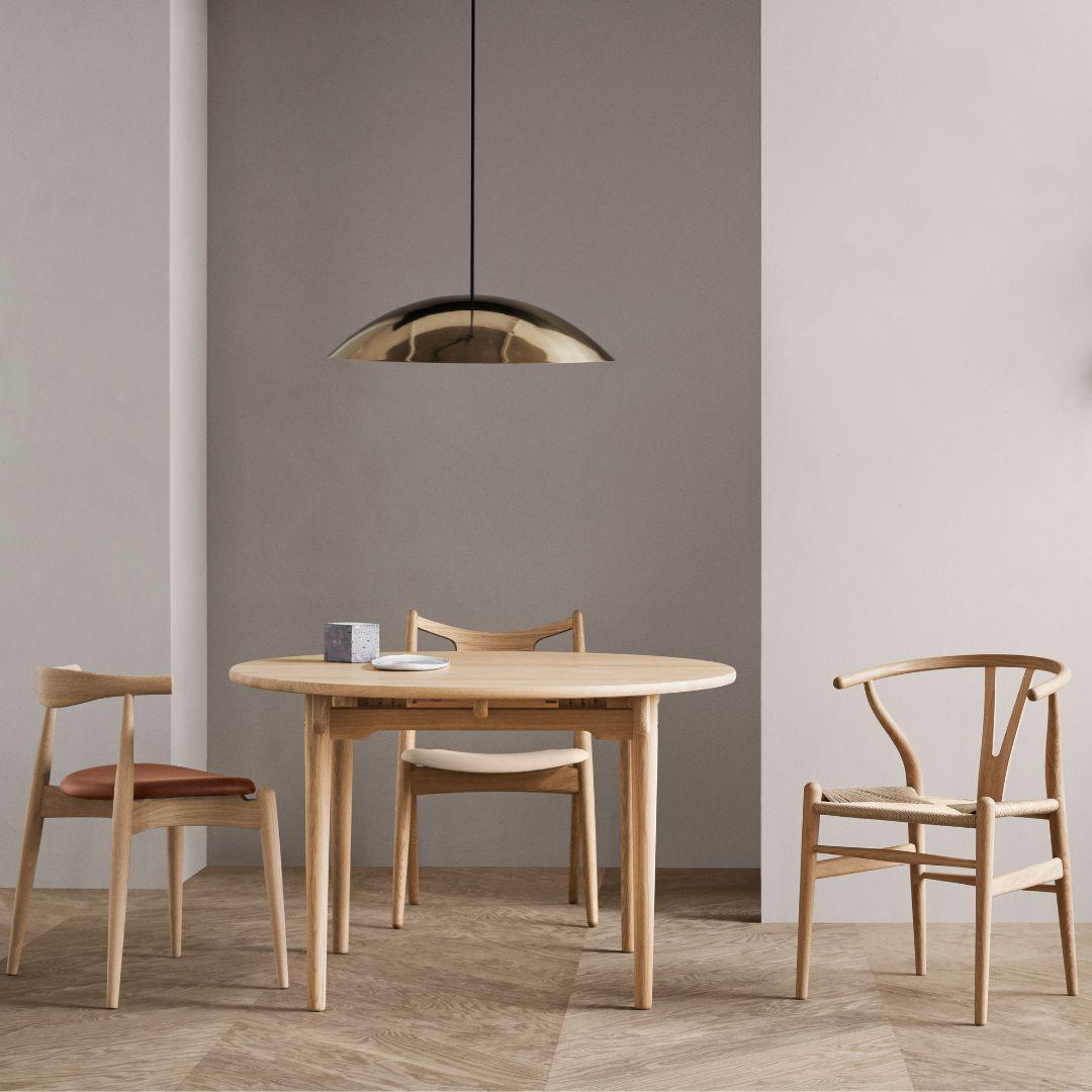 https://a.1stdibscdn.com/hans-j-wegner-ch24-wishbone-chair-in-oak-white-oil-for-carl-hansen-son-for-sale-picture-3/f_14472/f_317027721670878654043/2_master.jpg