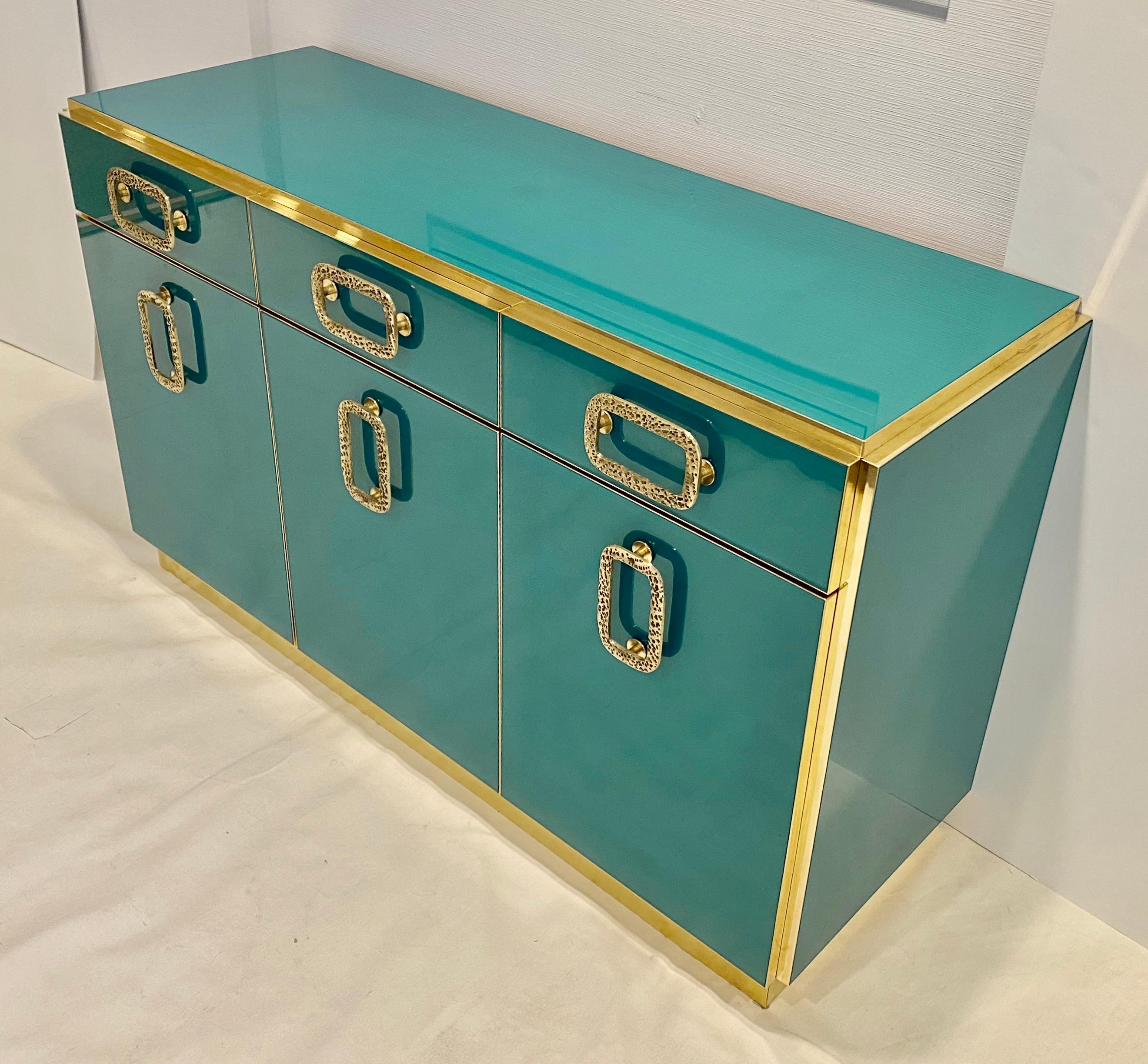 https://a.1stdibscdn.com/bespoke-italian-art-design-brass-metallic-emerald-blue-glass-dresser-sideboard-for-sale-picture-2/f_9112/f_325043521675107534368/2a_master.jpeg