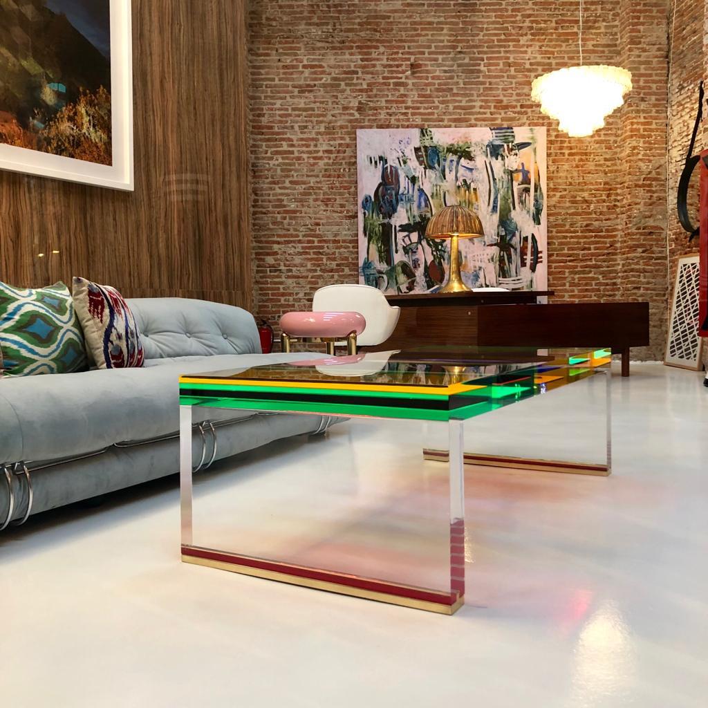 https://a.1stdibscdn.com/studio-superego-modern-multicolor-plexiglass-and-brass-feet-italian-coffee-table-for-sale-picture-8/f_9718/f_164163811570699413767/2b6137fd_10ba_4bcc_8ff2_0e65f7a2d38b_master.jpg