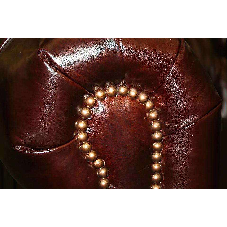 https://a.1stdibscdn.com/custom-classic-chesterfield-sofa-for-sale-picture-11/f_8038/f_187364321587060695741/305031_247983915244505_150173233_n_copy_2_sharpen_focus_master.jpg