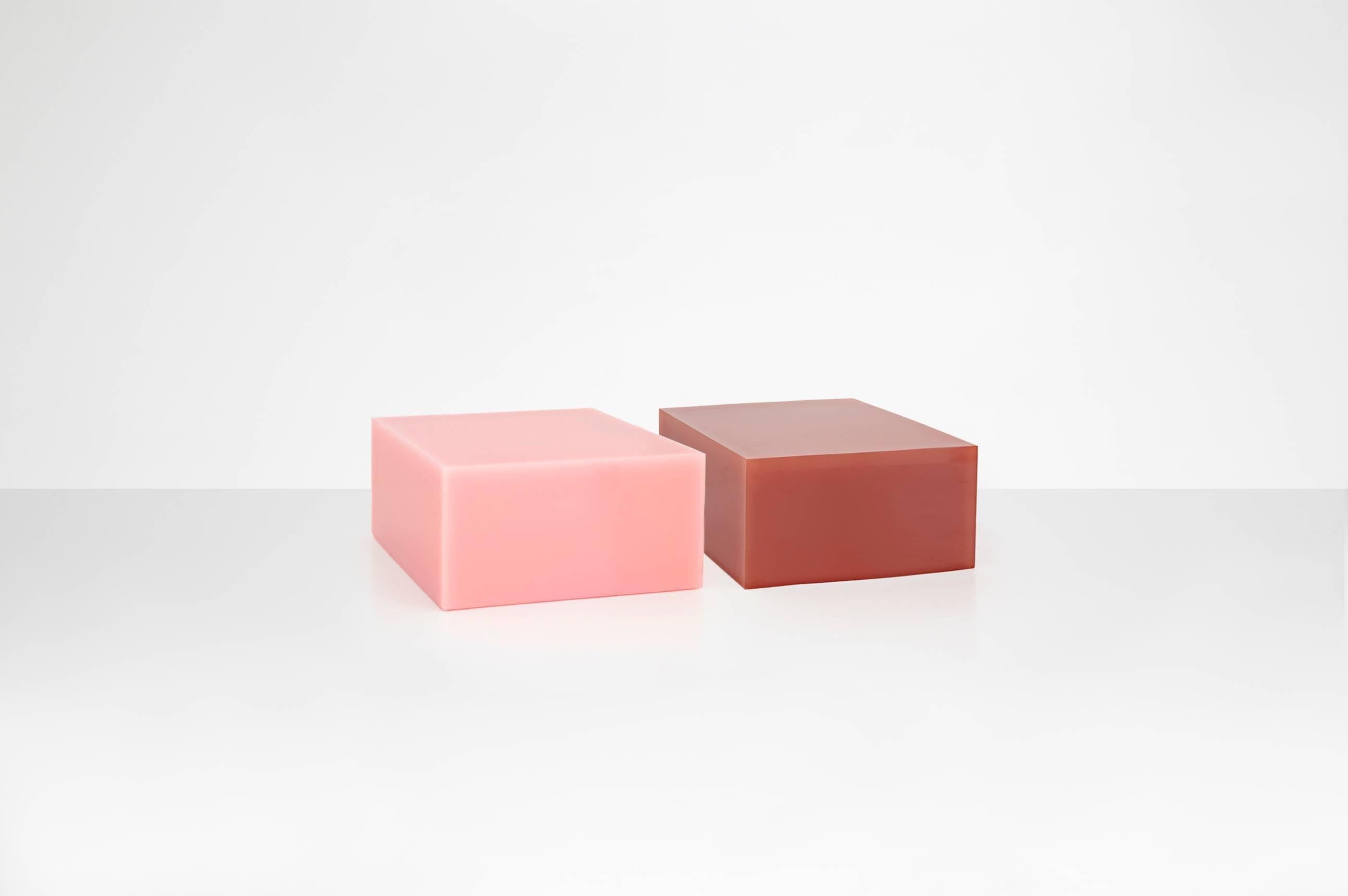 https://a.1stdibscdn.com/sabine-marcelis-candy-cube-low-pink-side-table-contemporary-polished-resin-for-sale-picture-4/40653192/f_400174921717499340714/30_4_master.jpg
