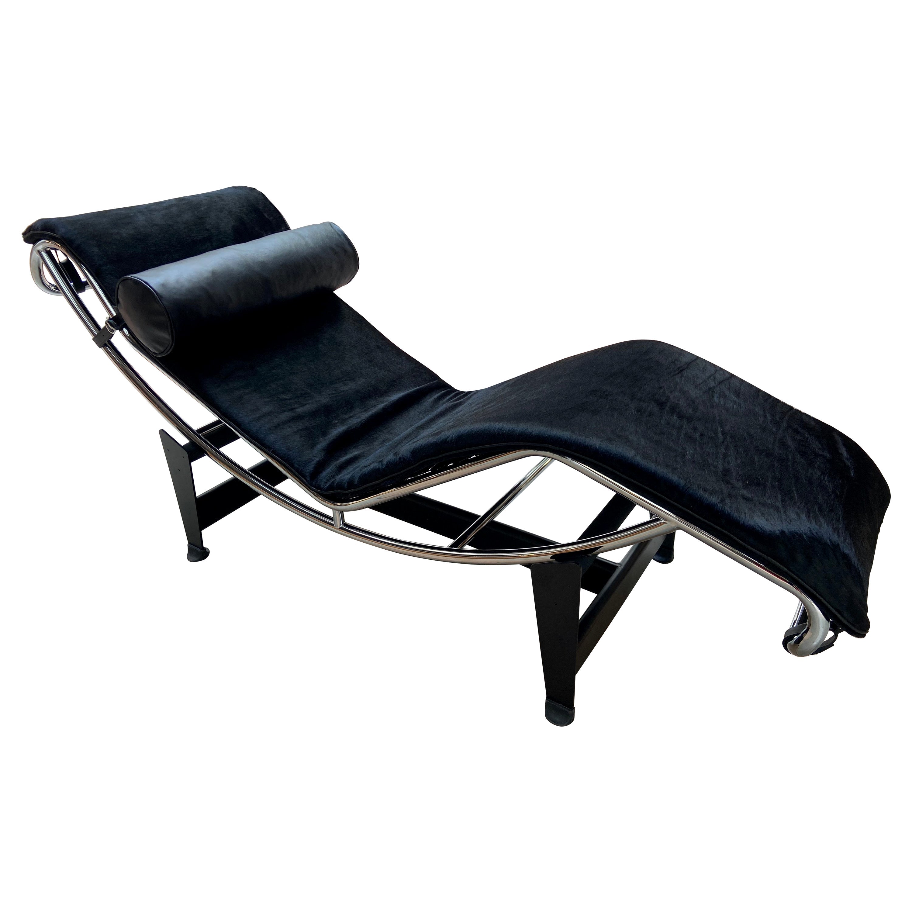 https://a.1stdibscdn.com/le-corbusier-lounge-armchair-lc4-cassina-edition-black-pony-for-sale/1121189/f_311155521667573946783/31115552_datamatics.jpeg