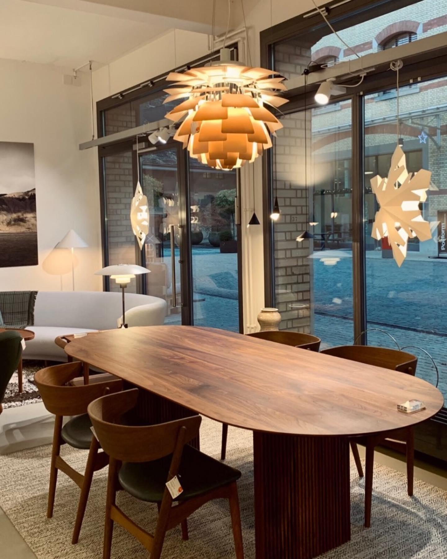 https://a.1stdibscdn.com/contemporary-oval-ten-table-400-smoked-oak-or-walnut-for-sale-picture-6/f_31233/f_333900221679330308721/320949435_2420208824821720_2819102732228985250_n_master.jpg