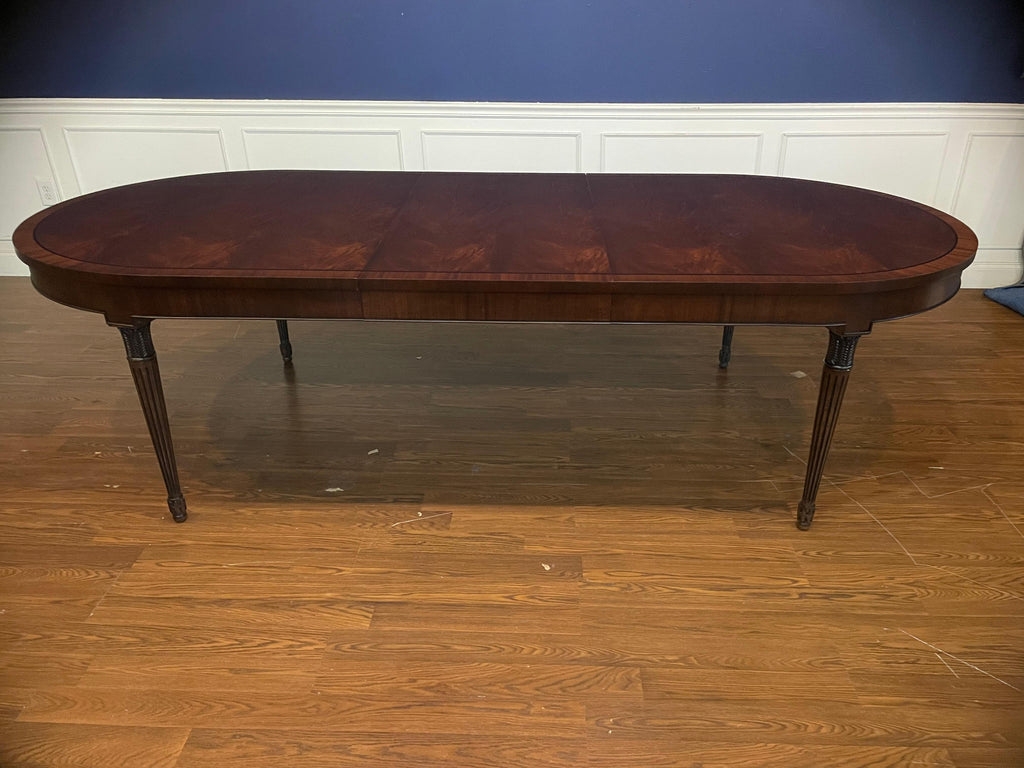 https://a.1stdibscdn.com/sheraton-style-oval-mahogany-four-leg-dining-table-for-sale-picture-4/f_44162/f_319821621672363586130/338399D4_9C8C_41E2_84E0_28D1DCB0650F_master.jpeg