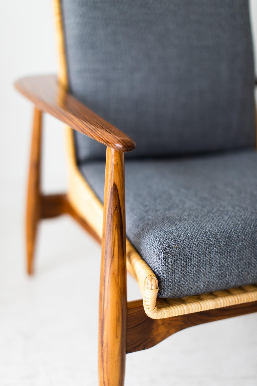 https://a.1stdibscdn.com/peabody-wicker-chairs-modern-wicker-chairs-teak-and-thick-weave-for-sale-picture-7/f_9720/f_324576721675452449148/34019512_modern_wicker_chairs_32546588_master.jpg