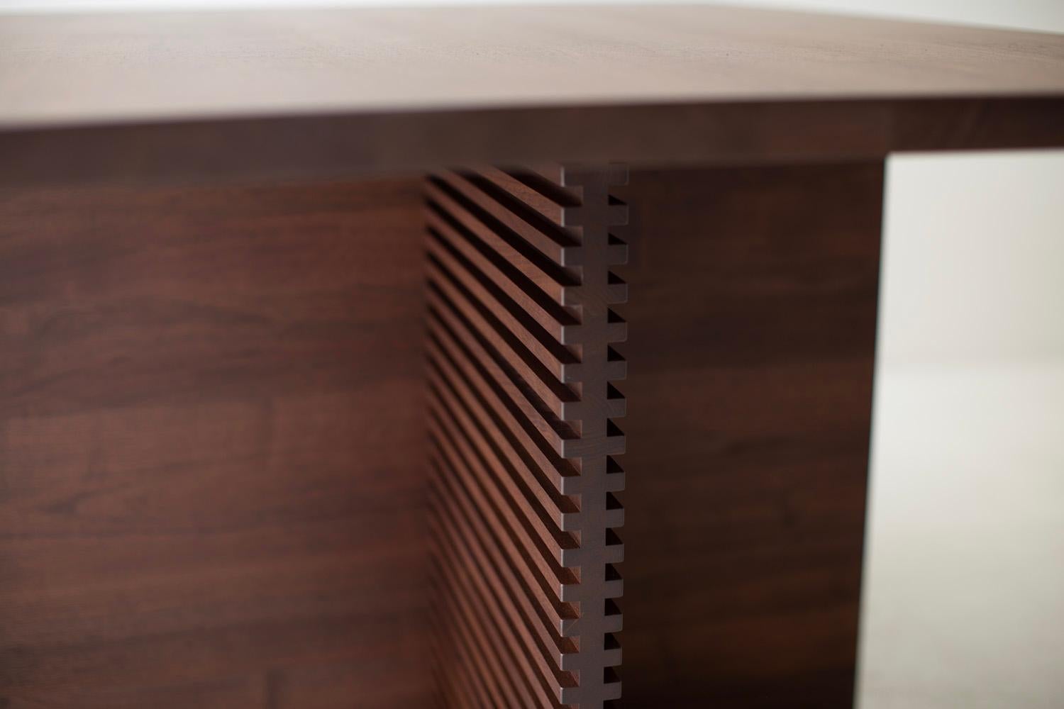 https://a.1stdibscdn.com/walnut-pedestal-dining-table-the-cicely-for-sale-picture-2/f_9720/f_362669821696274612752/34261790_pedestal_dining_table_70520032_master.jpg