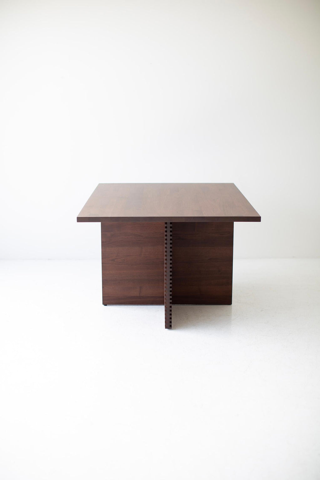 https://a.1stdibscdn.com/walnut-pedestal-dining-table-the-cicely-for-sale-picture-4/f_9720/f_362669821696274630341/34261790_pedestal_dining_table_70520062_master.jpg