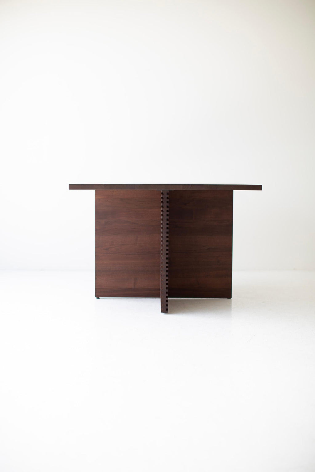 https://a.1stdibscdn.com/walnut-pedestal-dining-table-the-cicely-for-sale-picture-6/f_9720/f_362669821696274650376/34261790_pedestal_dining_table_70520073_master.jpg