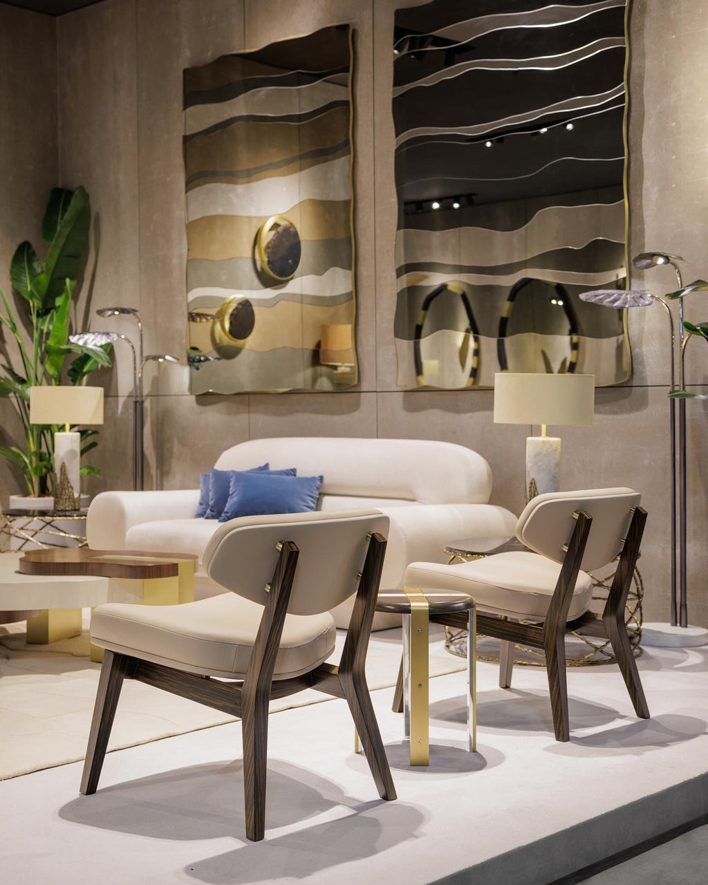 https://a.1stdibscdn.com/mid-century-modern-style-armchair-in-ebony-veneer-and-brass-accents-for-sale-picture-13/f_27693/f_488983821771568584712/343194854_1813926942334914_7307913807184849241_n_master.jpg