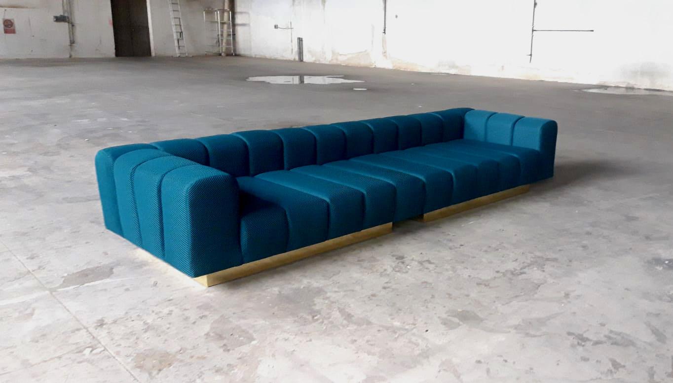 https://a.1stdibscdn.com/large-contemporary-sofa-made-in-italy-for-sale-picture-4/f_47872/f_267561821641227509862/3509c804_8d16_4a80_9baa_296fb77bd754_master.jpeg