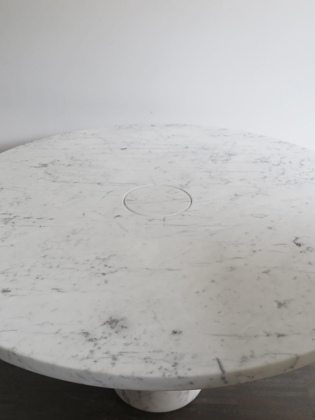 https://a.1stdibscdn.com/angelo-mangiarotti-for-agapecasa-italian-eros-white-carrara-marble-table-for-sale-picture-5/f_33883/f_285664121651930646138/3722_Angelo_Mangiarotti_Agape_Casa_tavolo_Eros_e_master.JPG