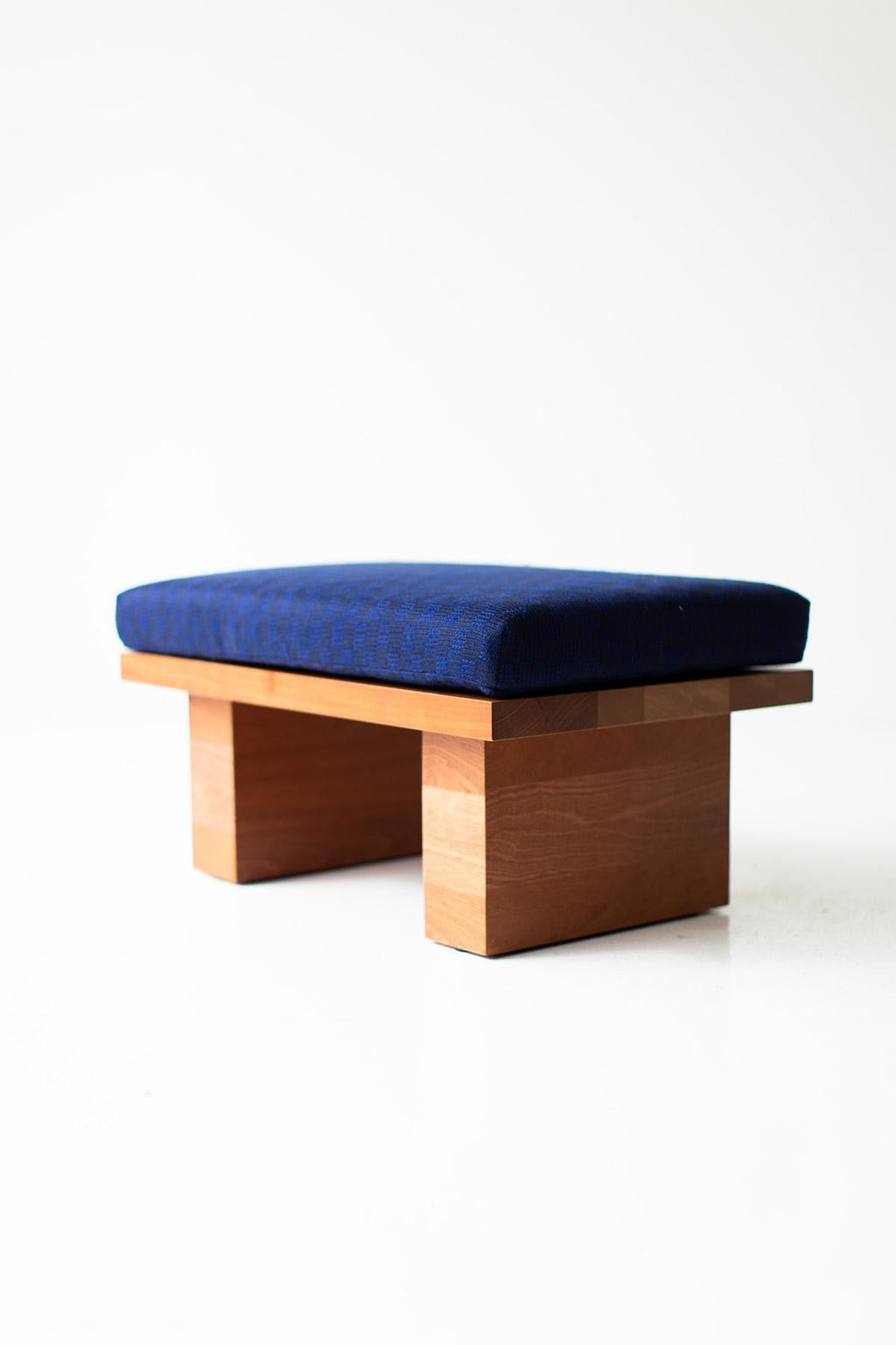 https://a.1stdibscdn.com/bertu-chair-and-ottoman-modern-chair-and-ottoman-patio-furniture-suelo-for-sale-picture-2/f_9720/f_366644921697567360908/37956637_modern_chair_and_ottoman_74846332_master.jpg