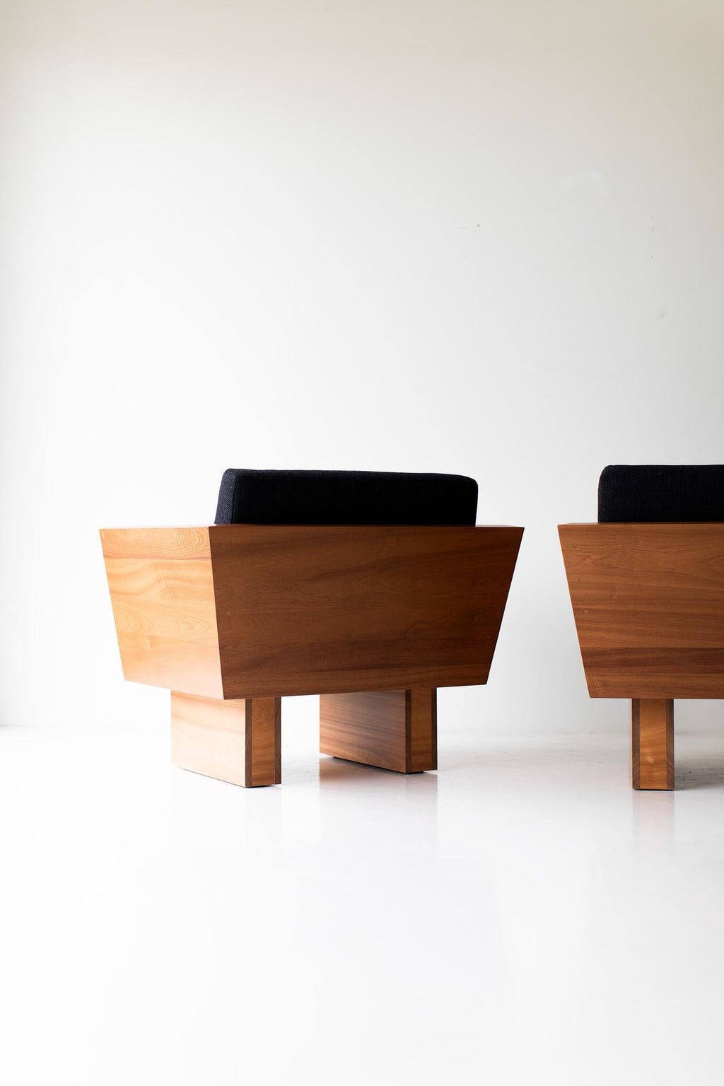 https://a.1stdibscdn.com/bertu-chair-and-ottoman-modern-chair-and-ottoman-patio-furniture-suelo-for-sale-picture-8/f_9720/f_366644921697567420970/37956637_modern_chair_and_ottoman_74846389_master.jpg