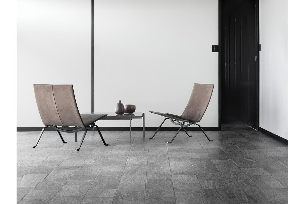 https://a.1stdibscdn.com/poul-kjaerholm-model-pk22-easy-chair-for-sale-picture-8/f_13532/f_234026621618558087845/3807_PK22_and_PK61_60_year_Anniversary_set_2_master.jpg