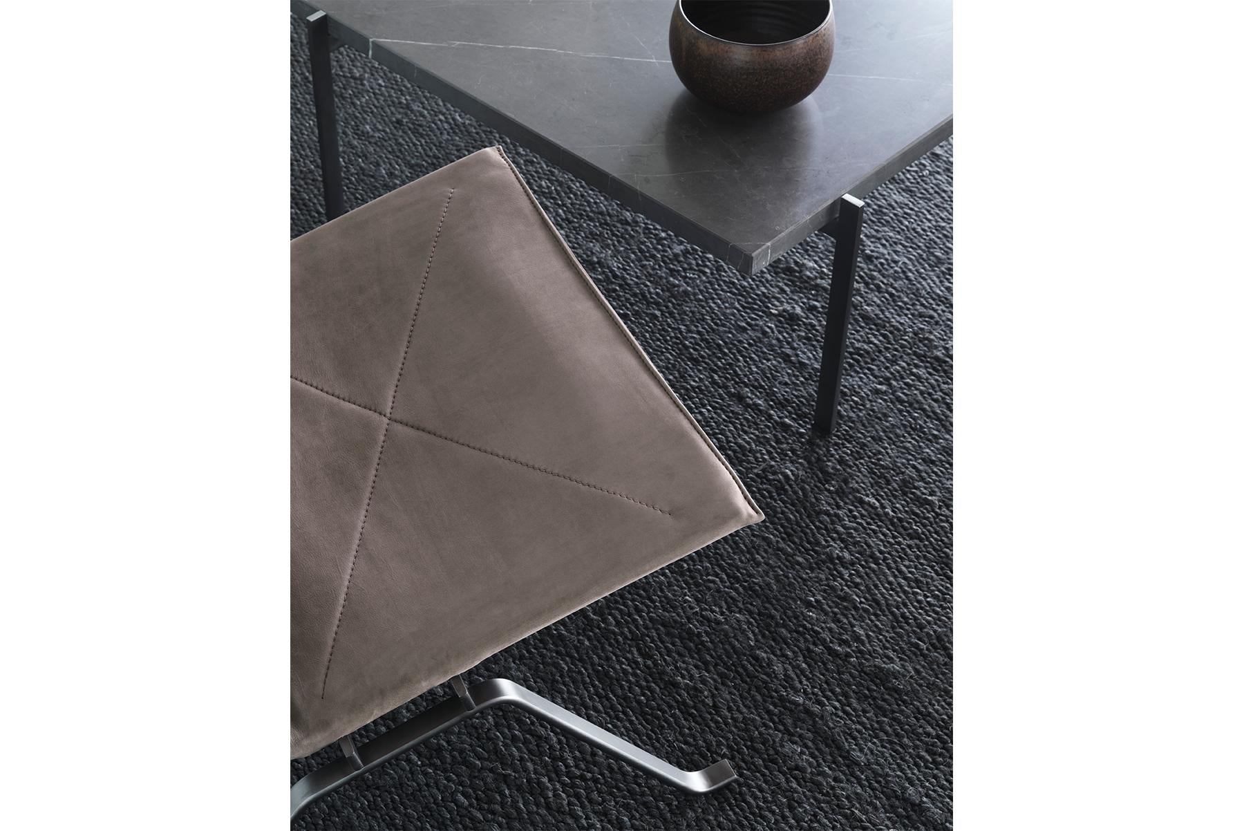 https://a.1stdibscdn.com/poul-kjaerholm-model-pk22-natural-canvas-for-sale-picture-12/f_13532/f_234026821618558400548/3810_PK22_and_PK61_60_year_Anniversary_set_master.jpg