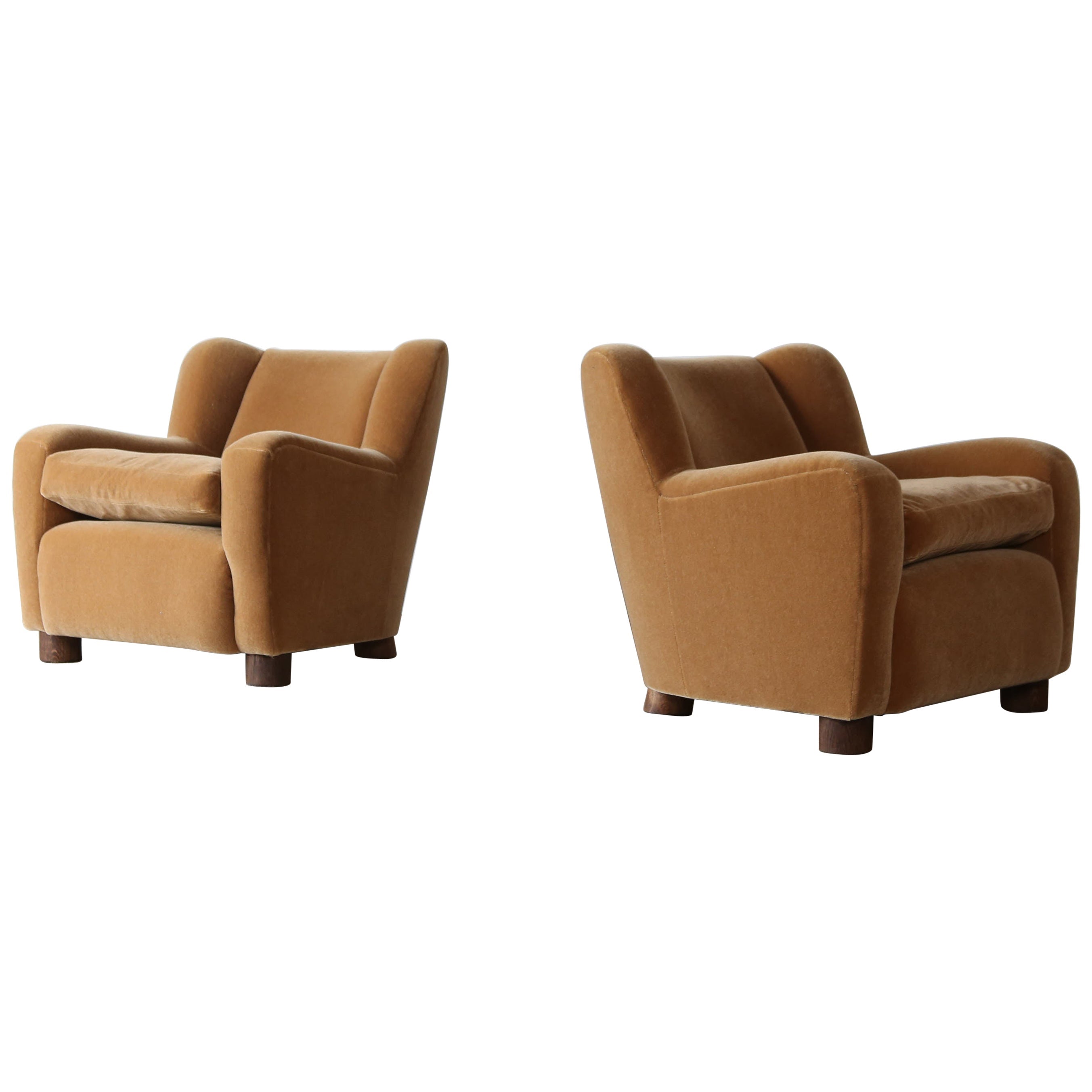 https://a.1stdibscdn.com/pair-of-armchairs-upholstered-in-pure-mohair-for-sale/1121189/f_387321821709894441554/38732182_datamatics.jpg