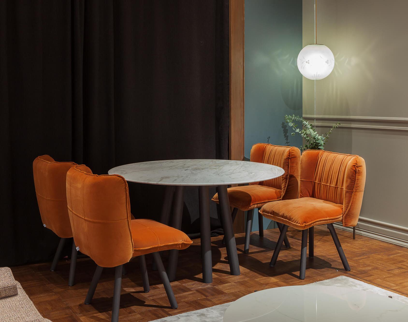 https://a.1stdibscdn.com/contemporary-round-table-featuring-7-legs-in-american-walnut-for-sale-picture-3/f_27693/f_237238421620682541479/39327d2b7101de40a6b329af3ad85d14_master.jpg
