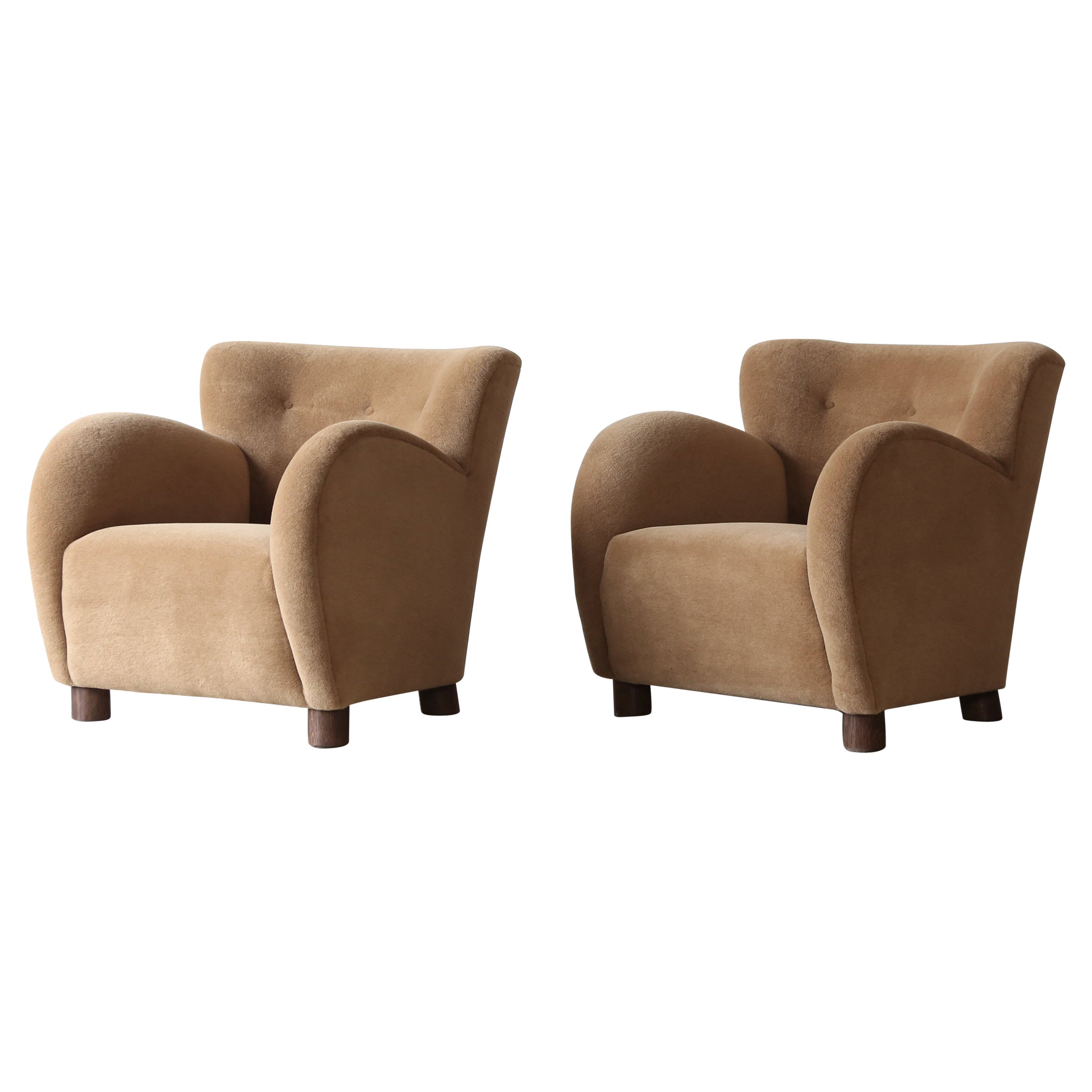 https://a.1stdibscdn.com/pair-of-lounge-chairs-upholstered-in-pure-alpaca-for-sale/1121189/f_393783621713877314785/39378362_datamatics.jpg