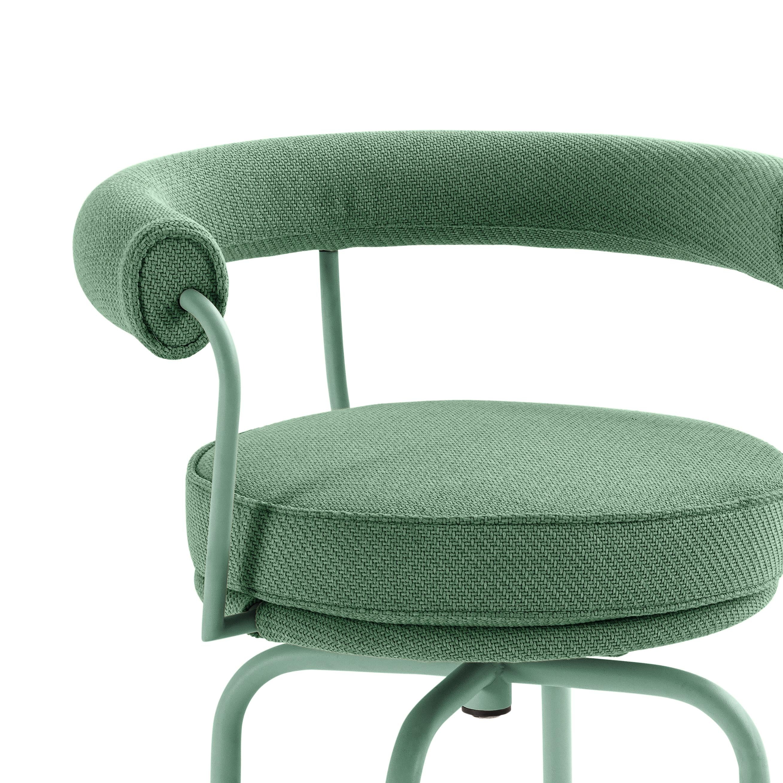 https://a.1stdibscdn.com/charlotte-perriand-lc7-leather-chair-by-cassina-for-sale-picture-8/f_14272/f_329050721677058277994/3938_LC7_OUTDOOR_2_master.jpg