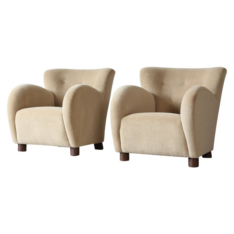 https://a.1stdibscdn.com/pair-of-lounge-chairs-upholstered-in-sand-pure-alpaca-for-sale/1121189/f_394410721714221163895/39441072_datamatics.jpg?width=768