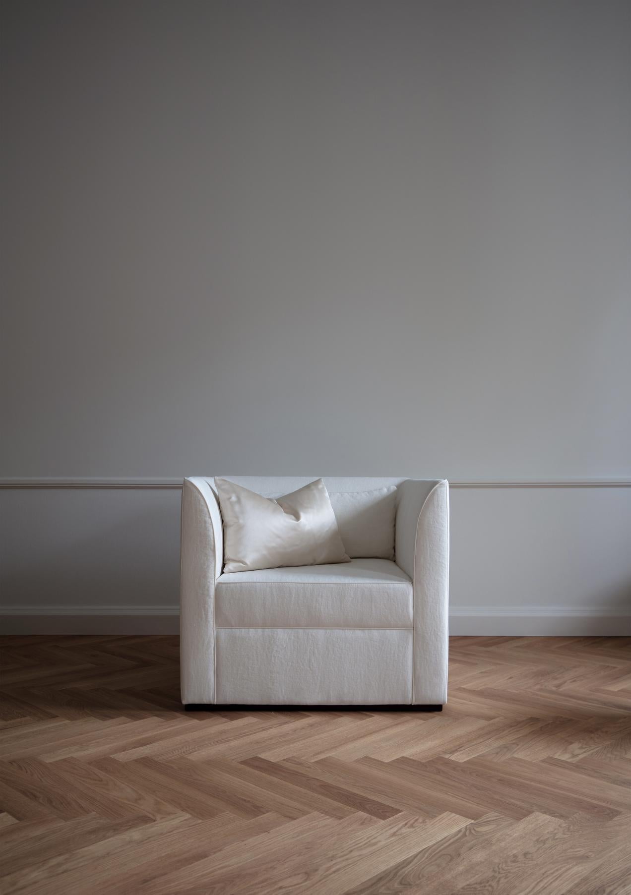 https://a.1stdibscdn.com/contemporary-sofa-femme-deep-3-seater-by-friendsfounders-in-white-linen-for-sale-picture-9/f_31233/f_446960321745402114673/3DAYS_24_19_master.jpg