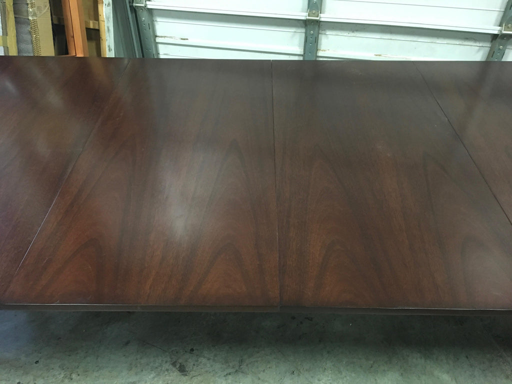 https://a.1stdibscdn.com/custom-cathedral-mahogany-georgian-style-dining-table-by-leighton-hall-for-sale-picture-3/f_44162/f_153911621562621257816/3FB7BE06_7B9B_468F_8DA6_54D855707D65_master.jpeg