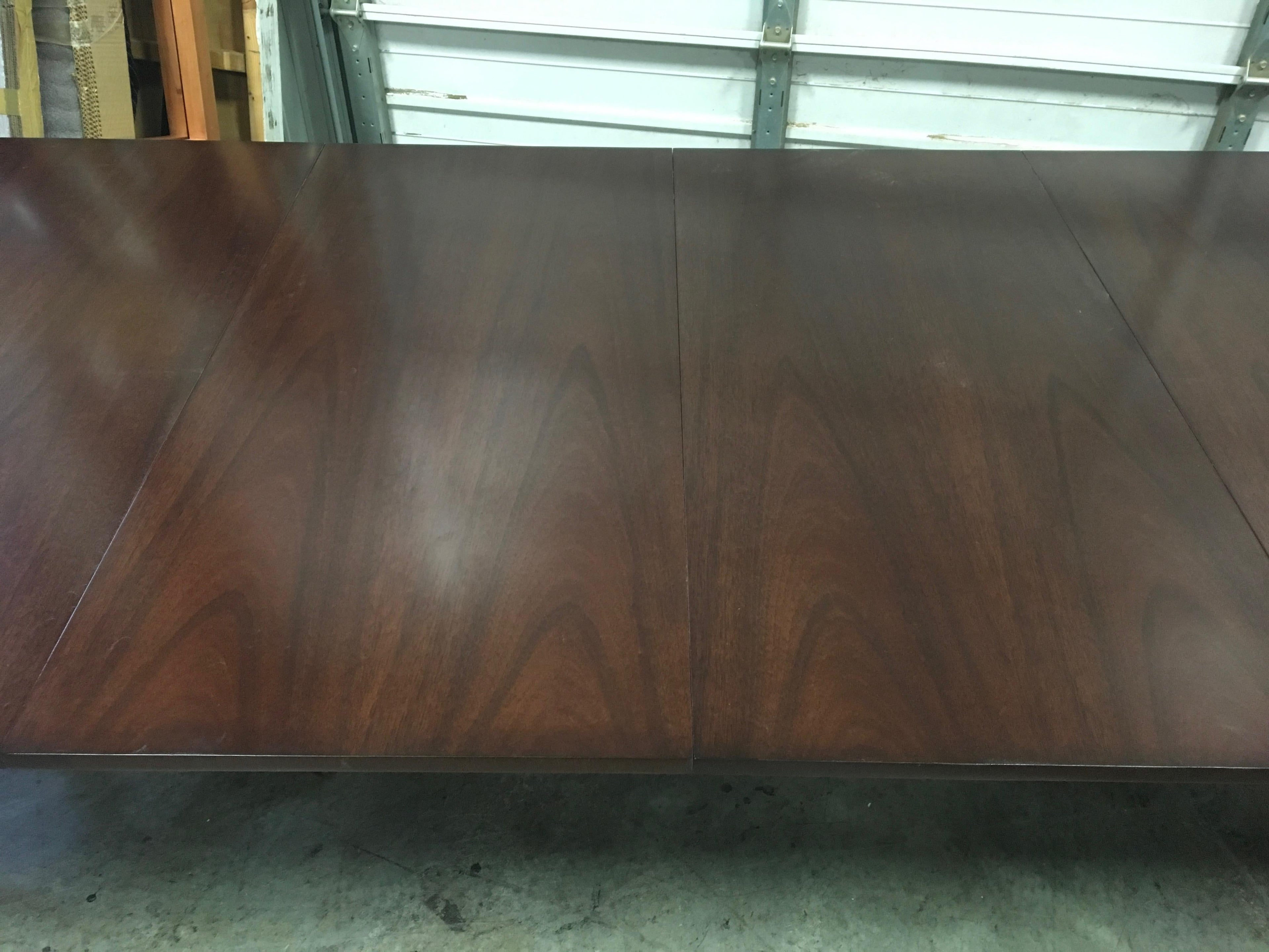 https://a.1stdibscdn.com/custom-cathedral-mahogany-georgian-style-dining-table-by-leighton-hall-for-sale-picture-3/f_44162/f_153911621562621257816/3FB7BE06_7B9B_468F_8DA6_54D855707D65_master.jpeg