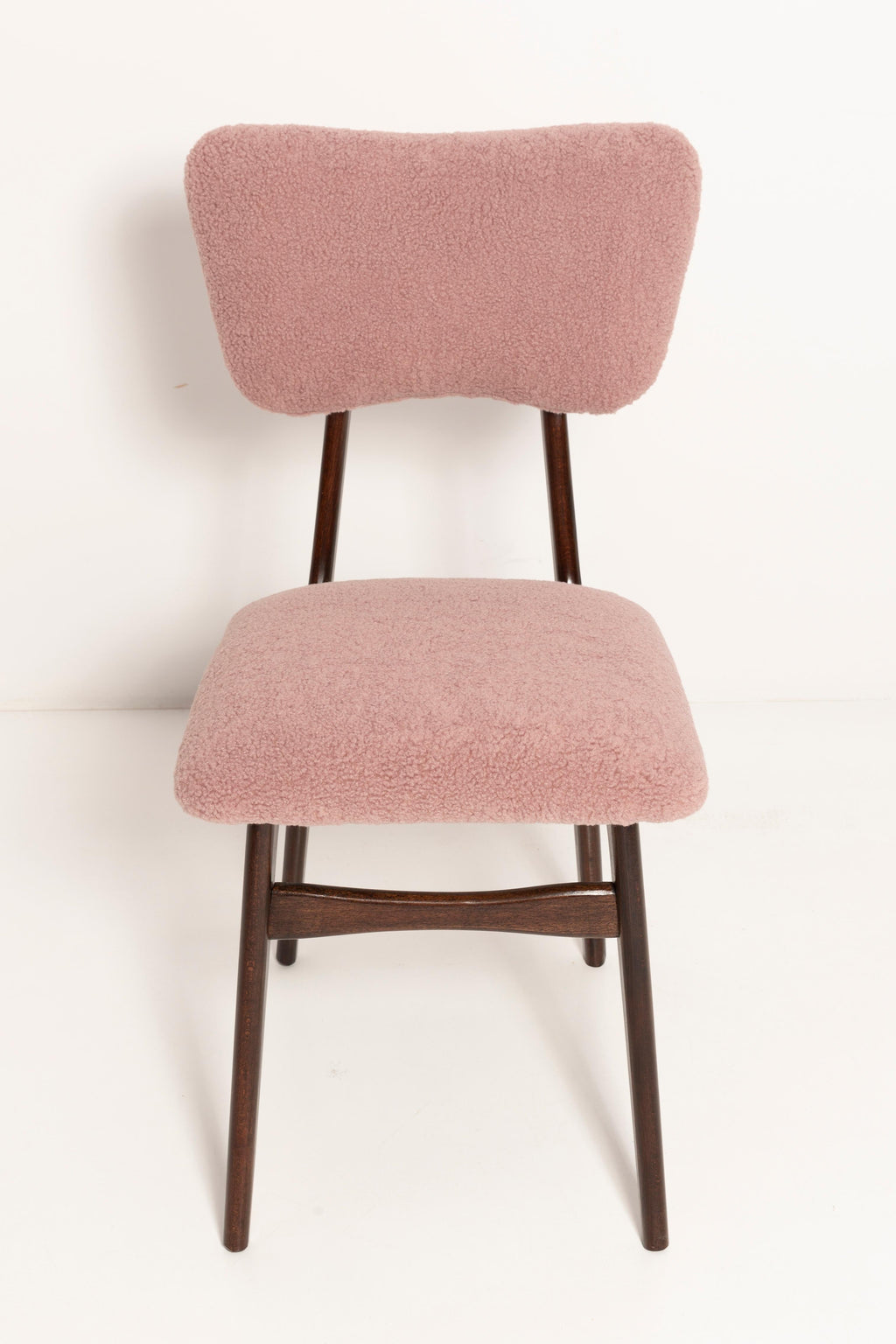 https://a.1stdibscdn.com/butterfly-dining-chair-pink-boucle-europe-for-sale-picture-14/f_34023/f_264612421639062072725/3U1A7170_master.jpg