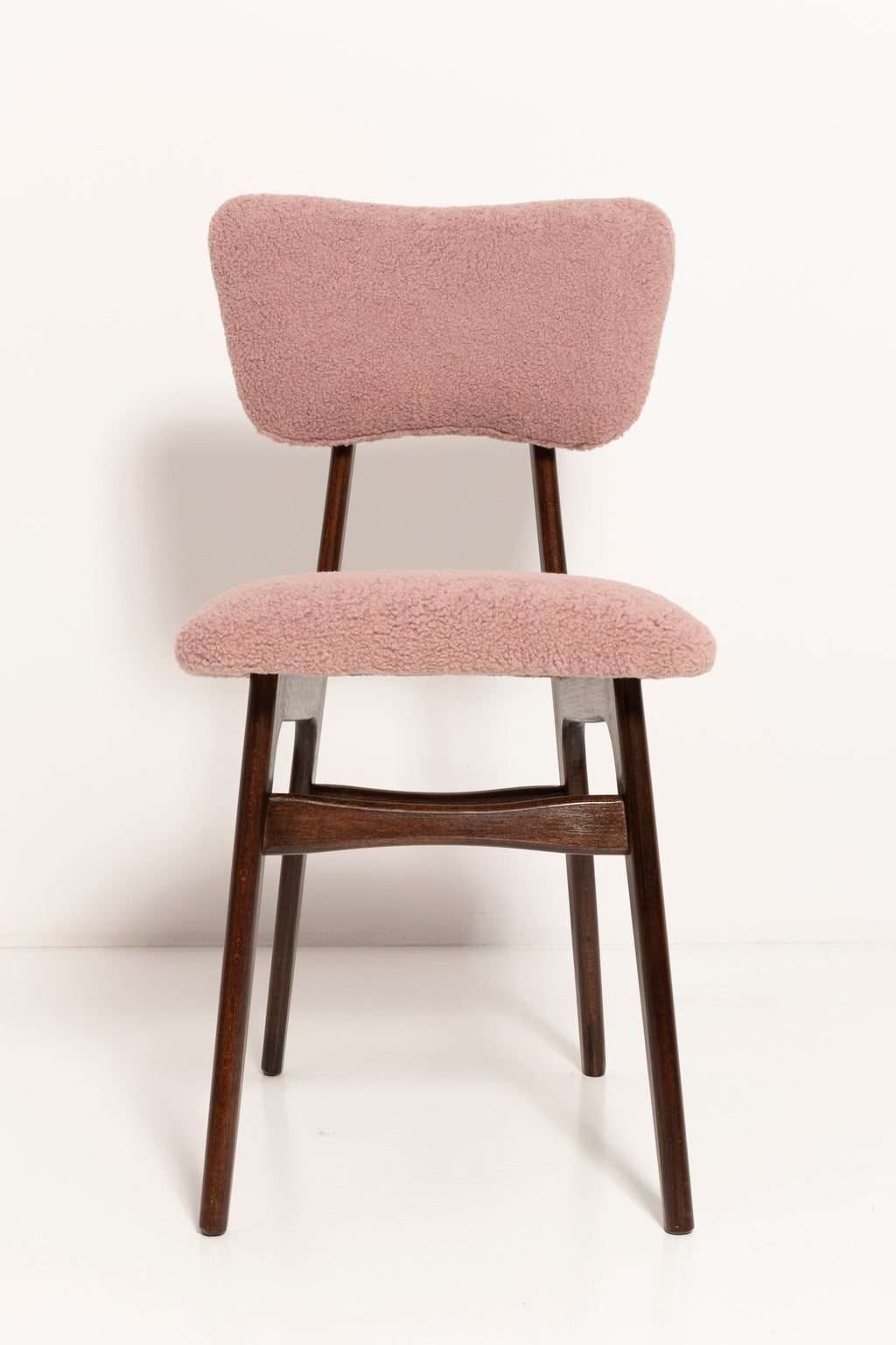 https://a.1stdibscdn.com/butterfly-dining-chair-pink-boucle-europe-for-sale-picture-15/f_34023/f_264612421639062084439/3U1A7171_master.jpg