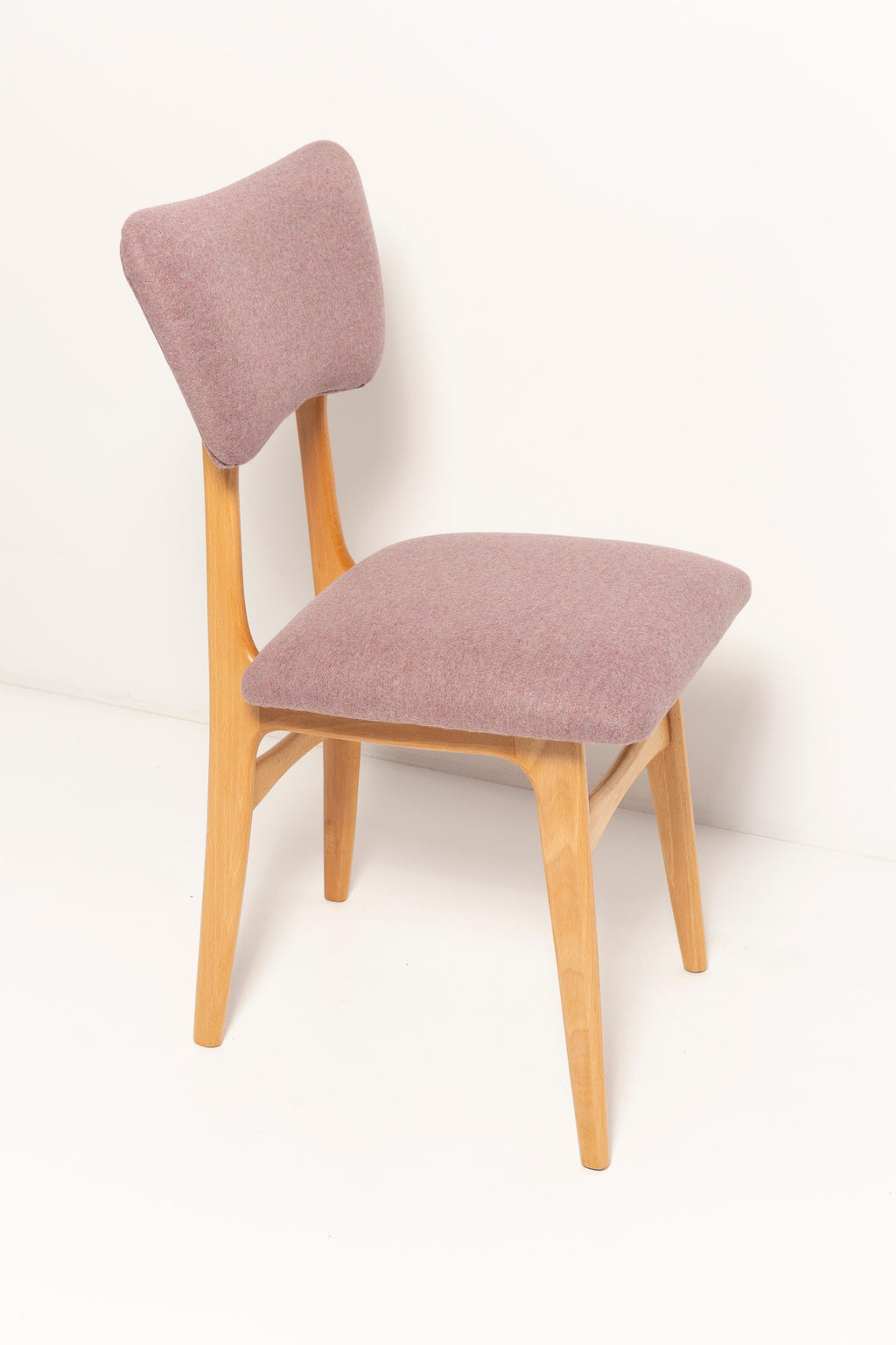 https://a.1stdibscdn.com/butterfly-dining-chair-pink-wool-light-wood-europe-for-sale-picture-4/f_34023/f_264617921639063852601/3U1A7433_master.jpg