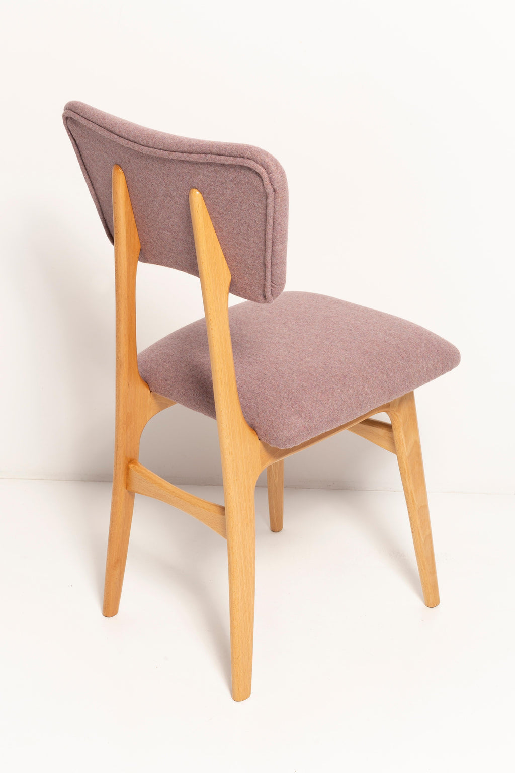 https://a.1stdibscdn.com/butterfly-dining-chair-pink-wool-light-wood-europe-for-sale-picture-5/f_34023/f_264617921639063852324/3U1A7436_master.jpg